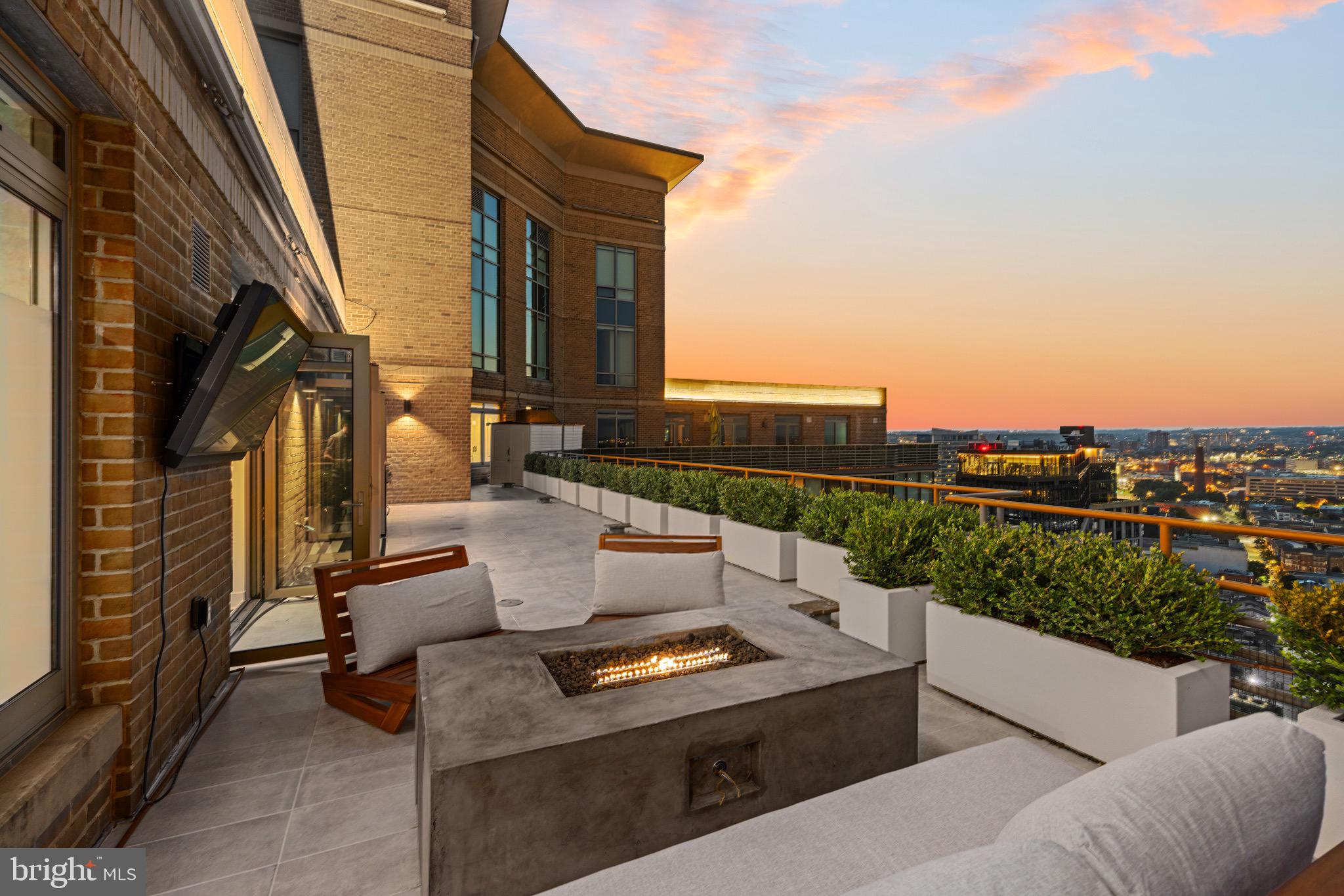 HARBOR EAST - Residential