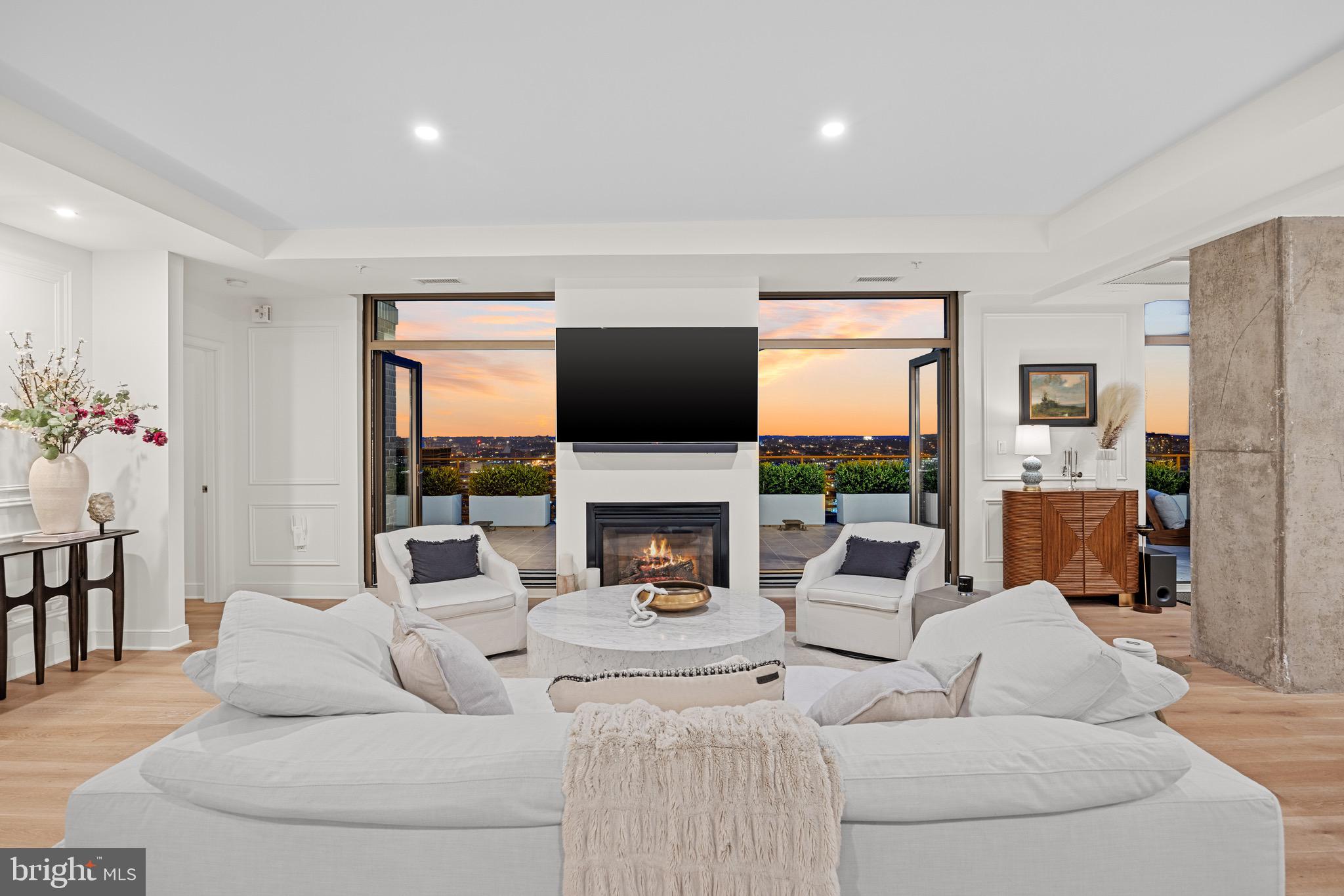 HARBOR EAST - Residential