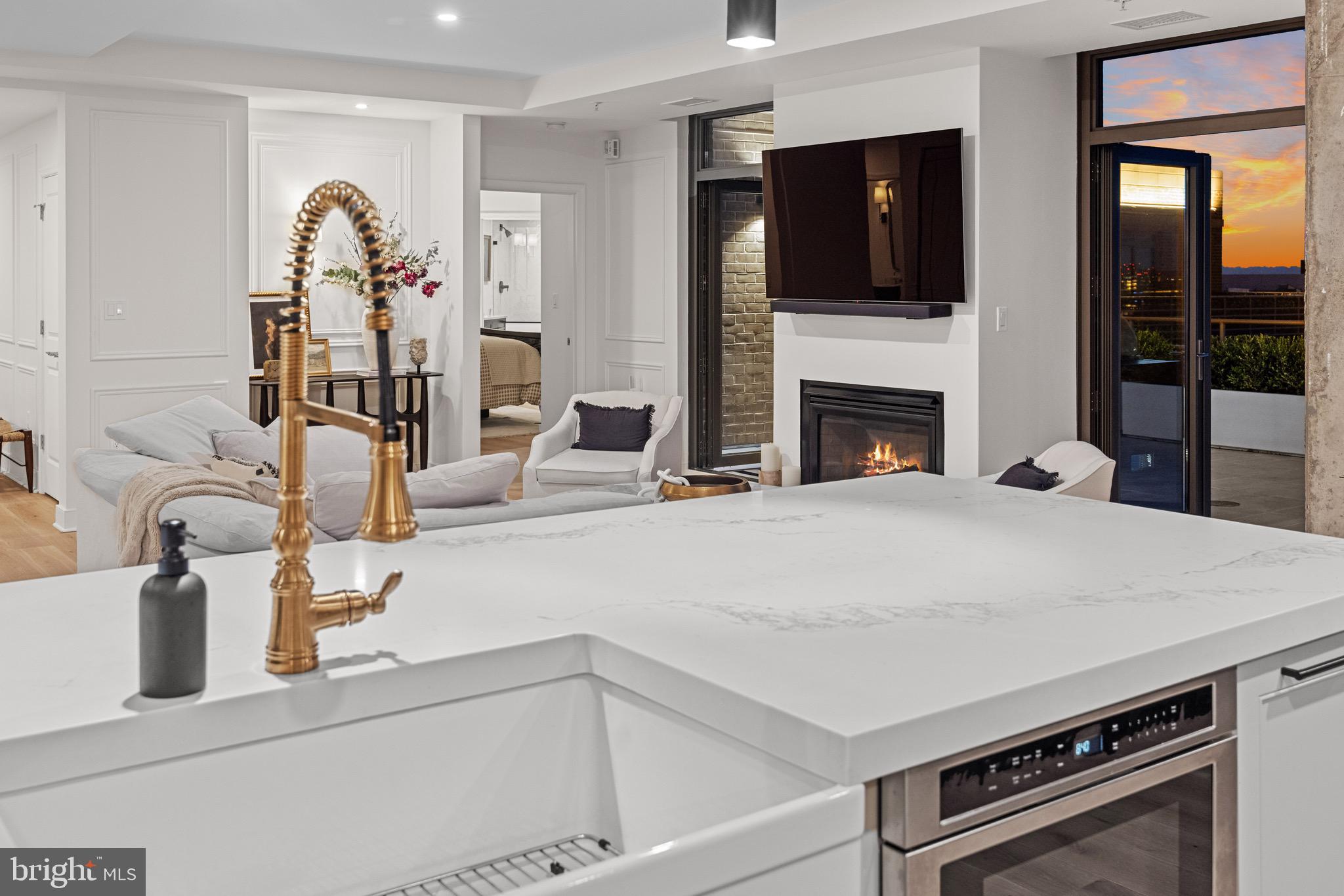 HARBOR EAST - Residential