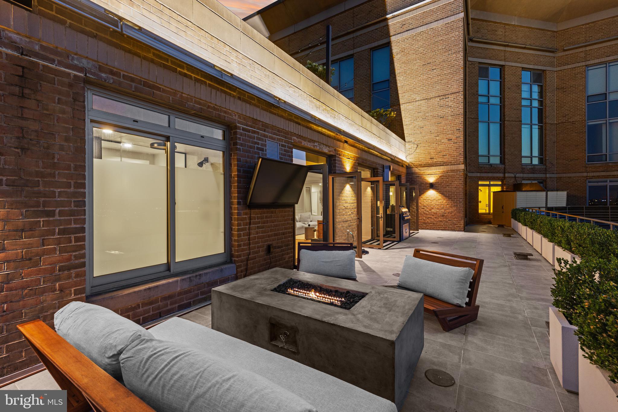 HARBOR EAST - Residential