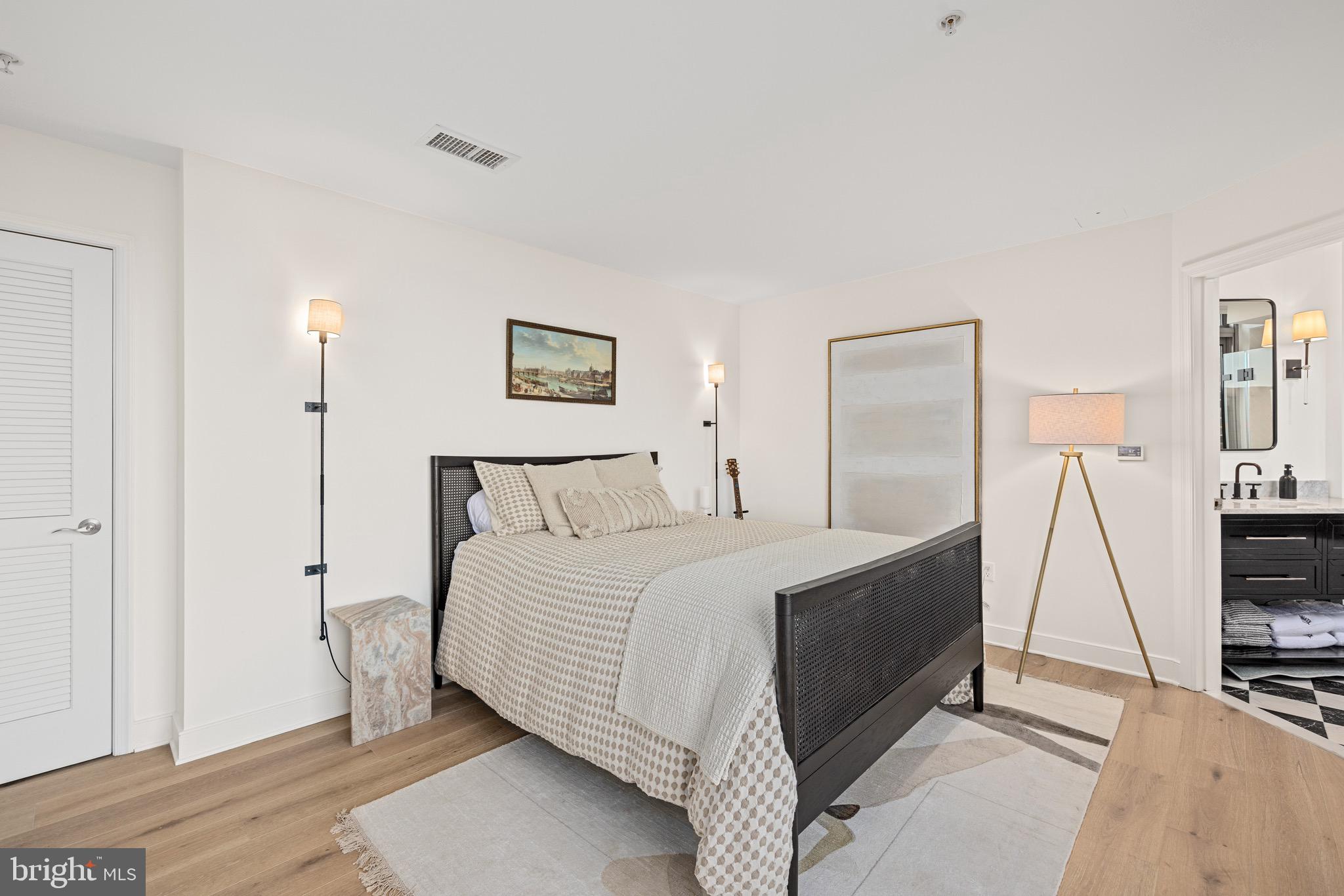 HARBOR EAST - Residential