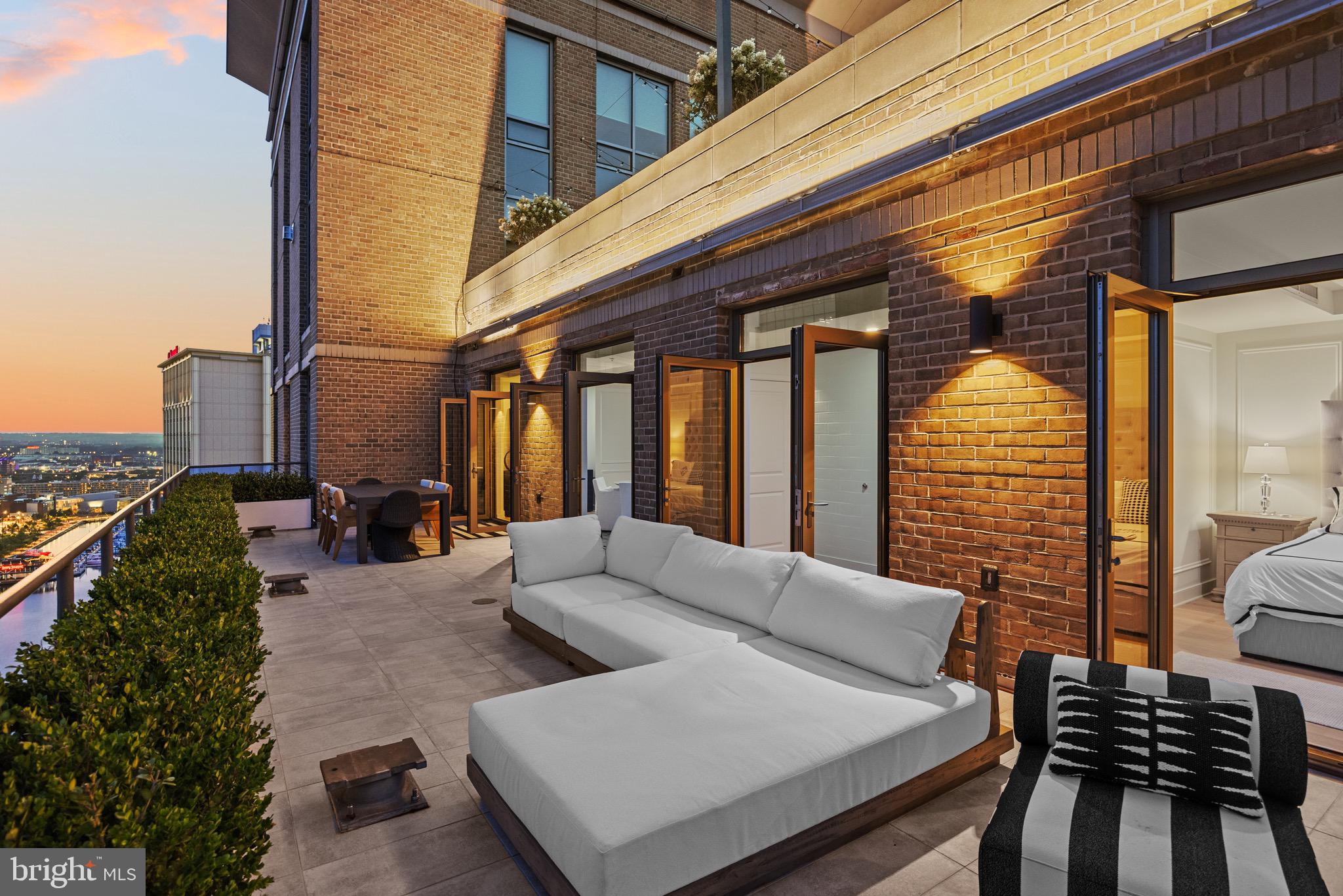 HARBOR EAST - Residential