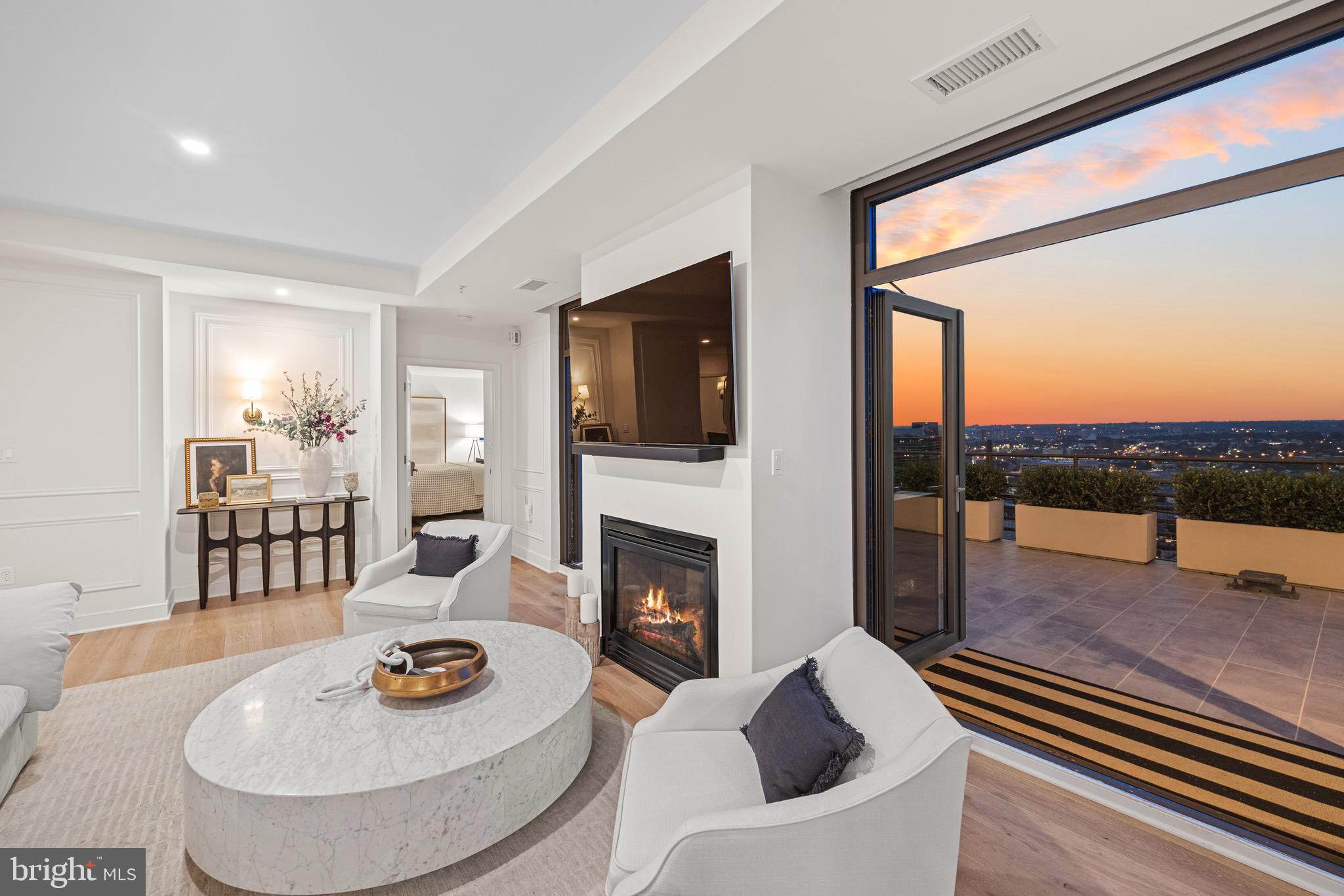 HARBOR EAST - Residential