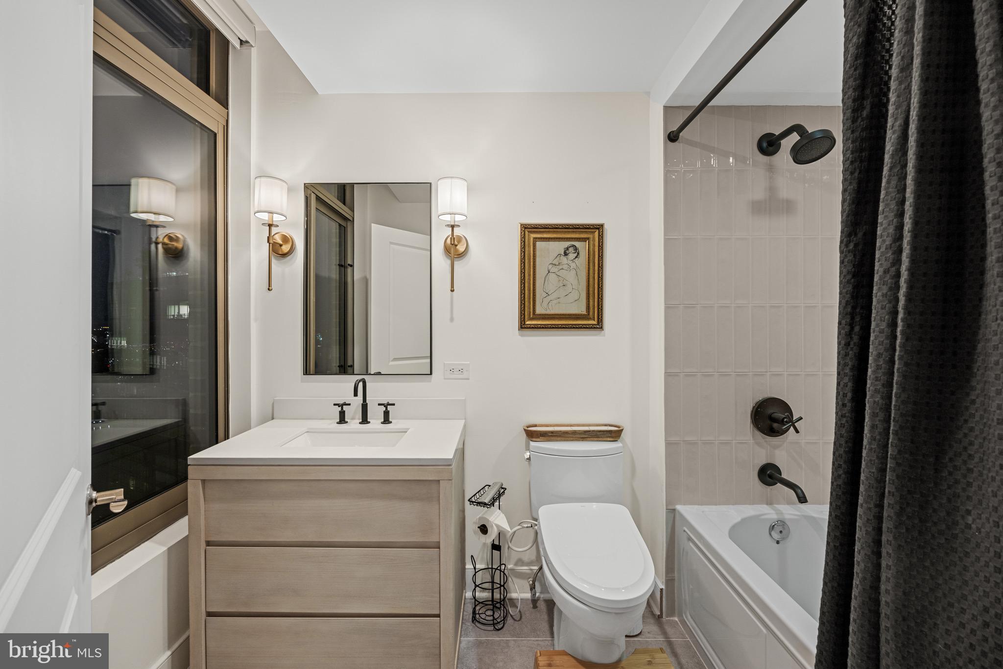 HARBOR EAST - Residential