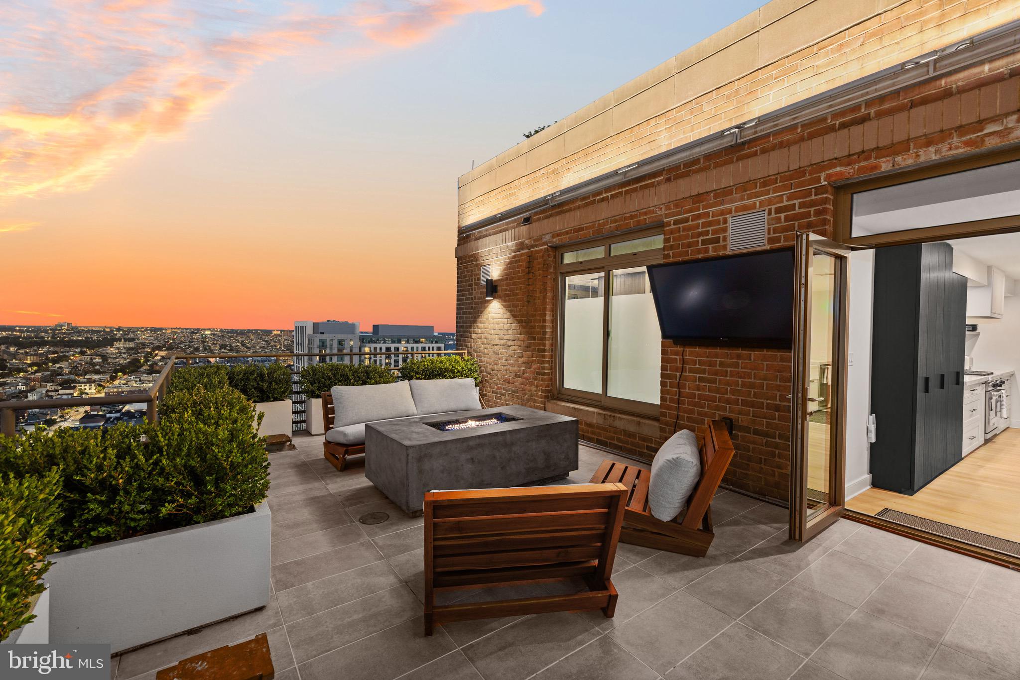 HARBOR EAST - Residential