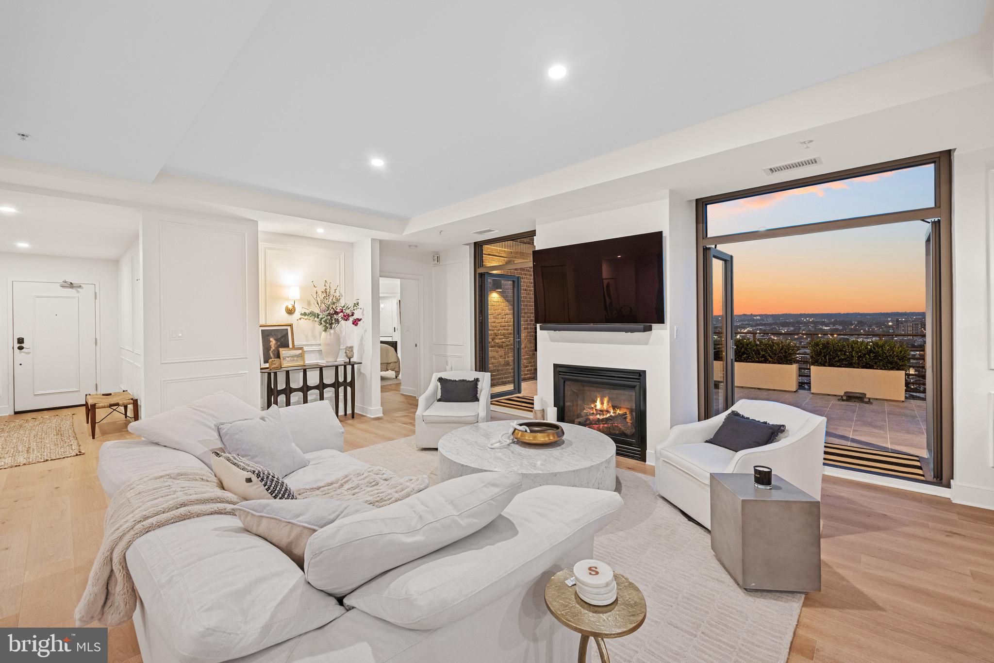 HARBOR EAST - Residential