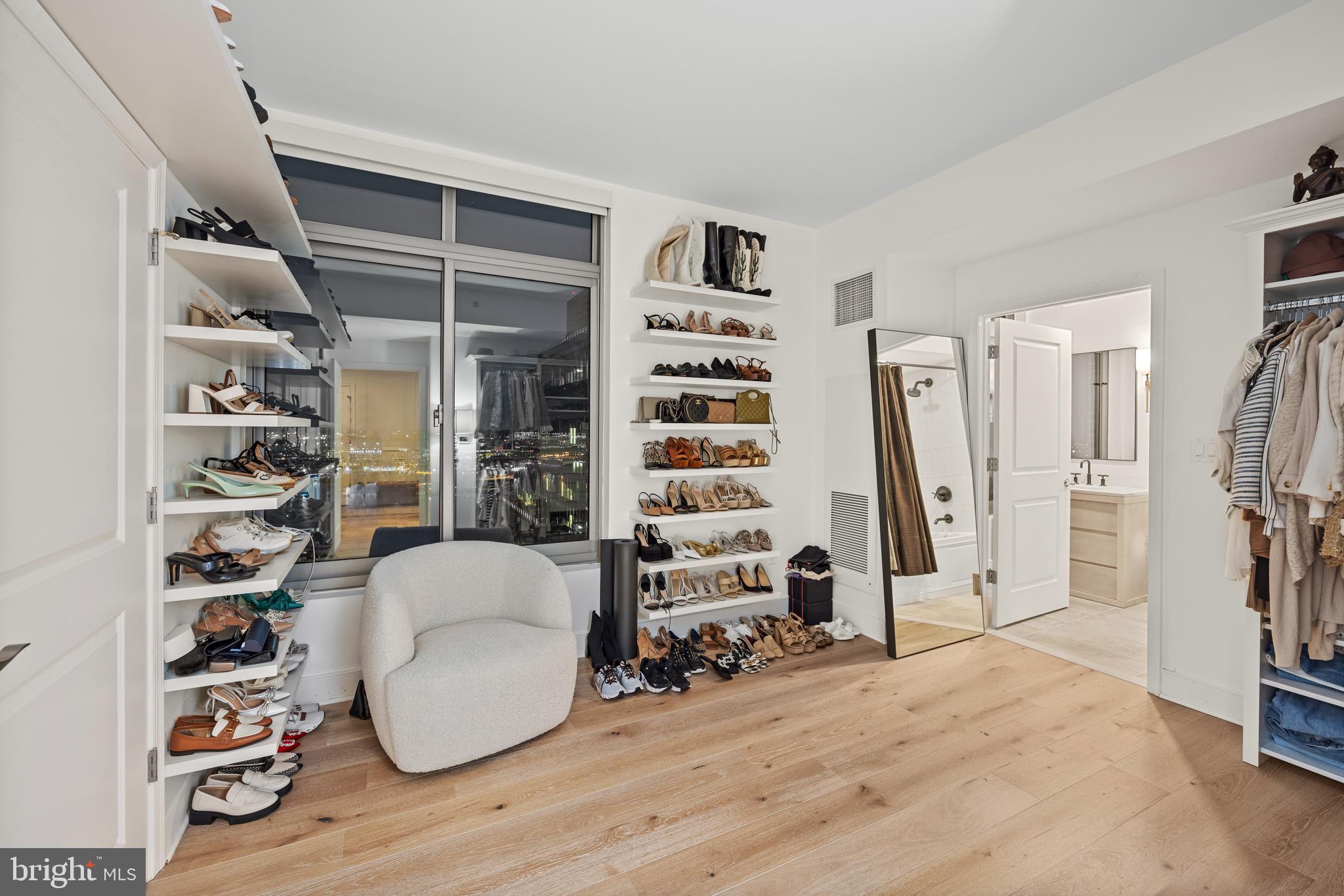 HARBOR EAST - Residential