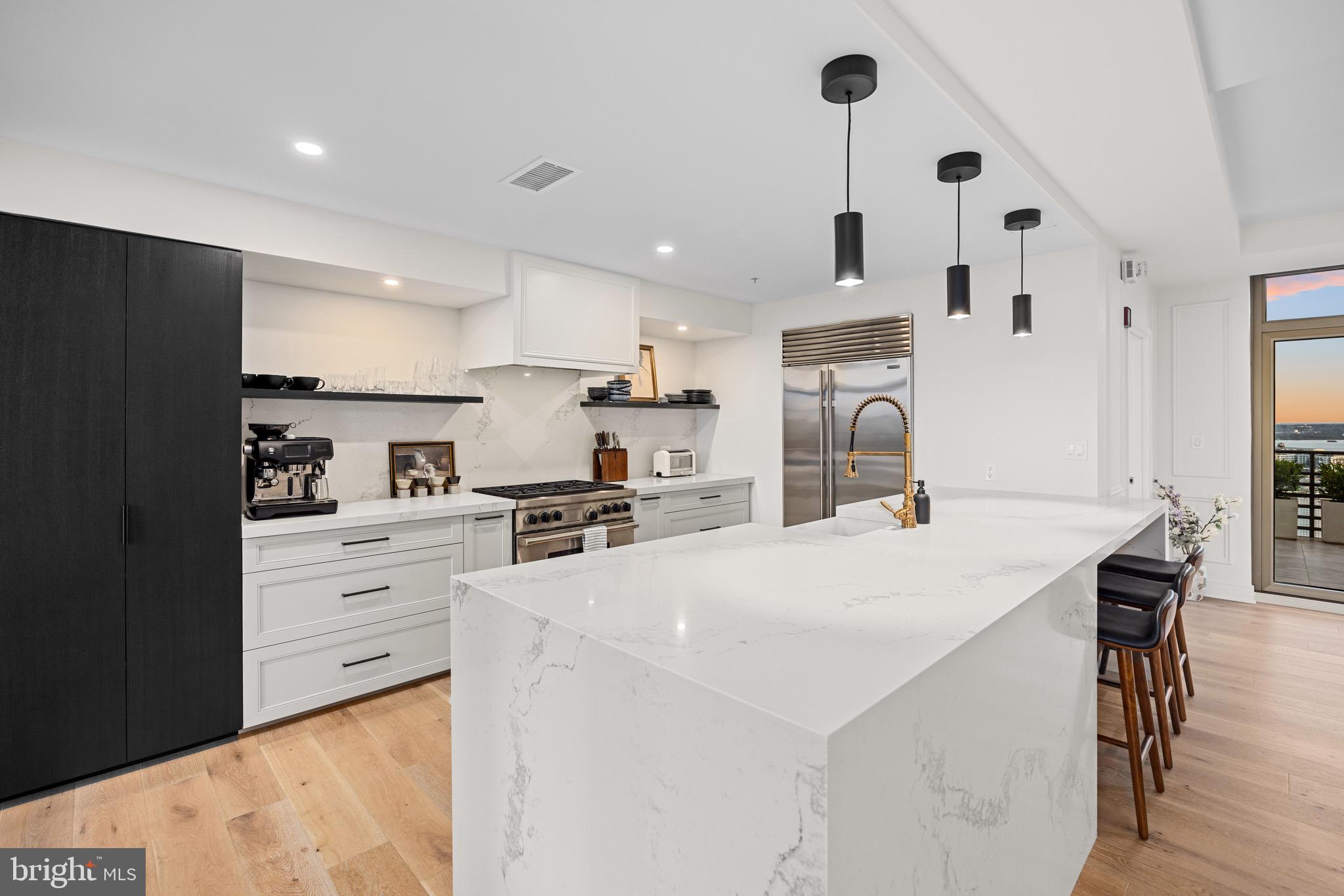 HARBOR EAST - Residential