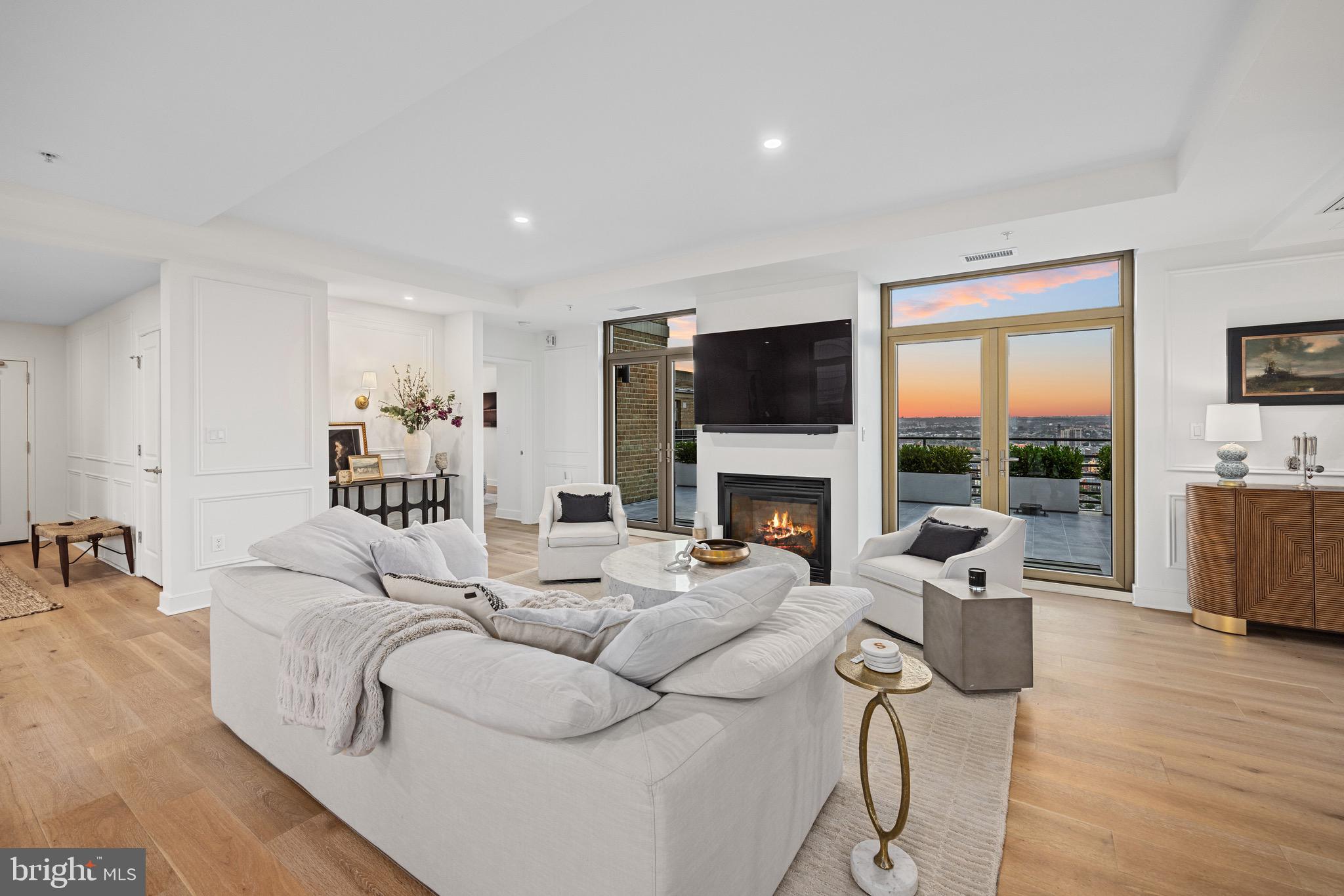 HARBOR EAST - Residential