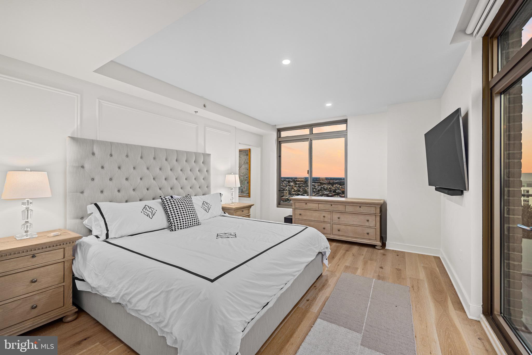 HARBOR EAST - Residential