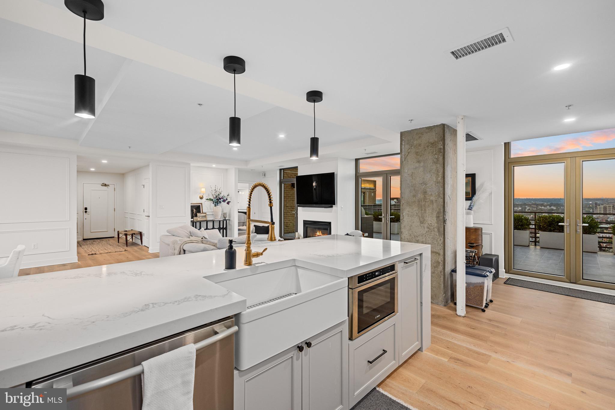 HARBOR EAST - Residential