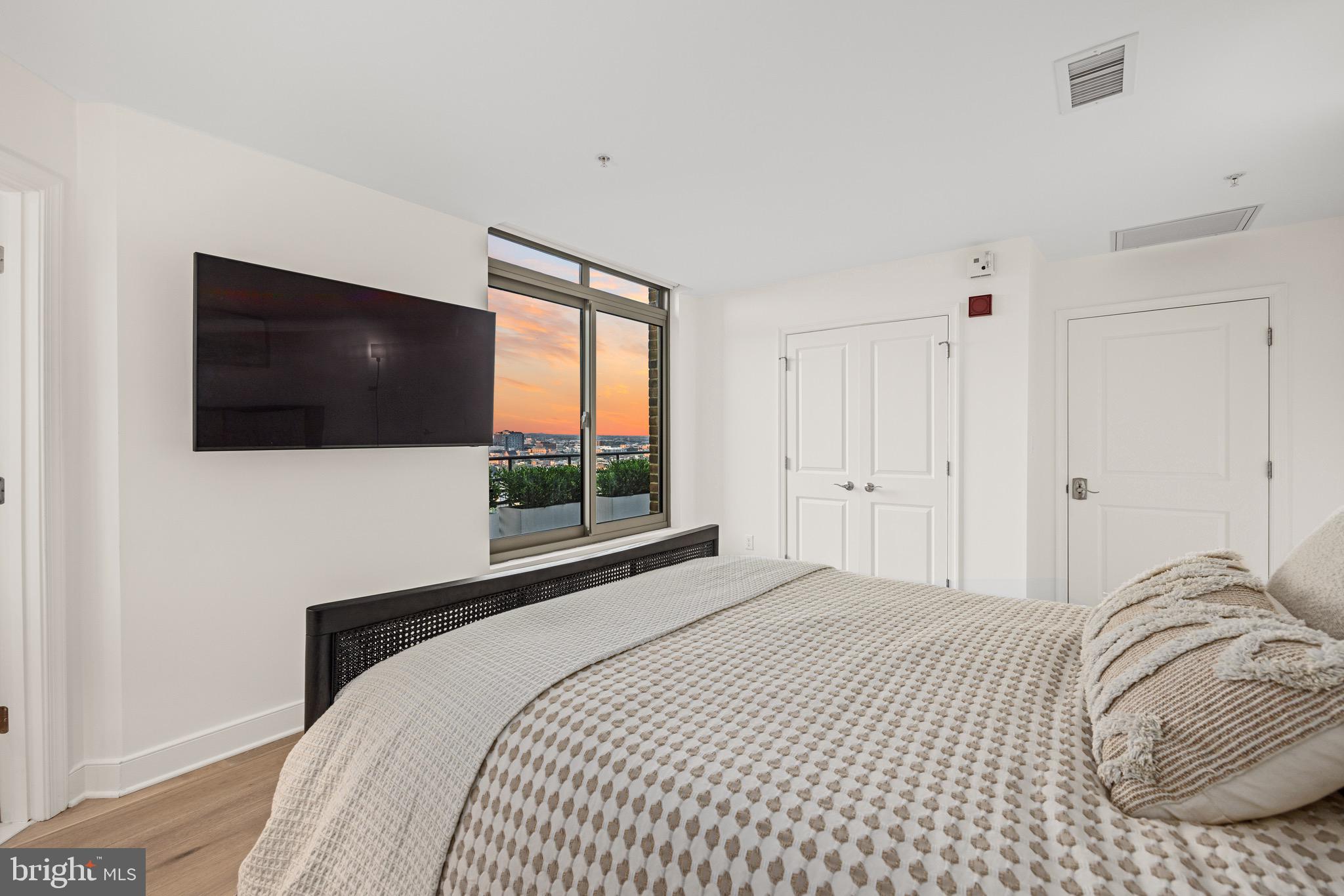 HARBOR EAST - Residential