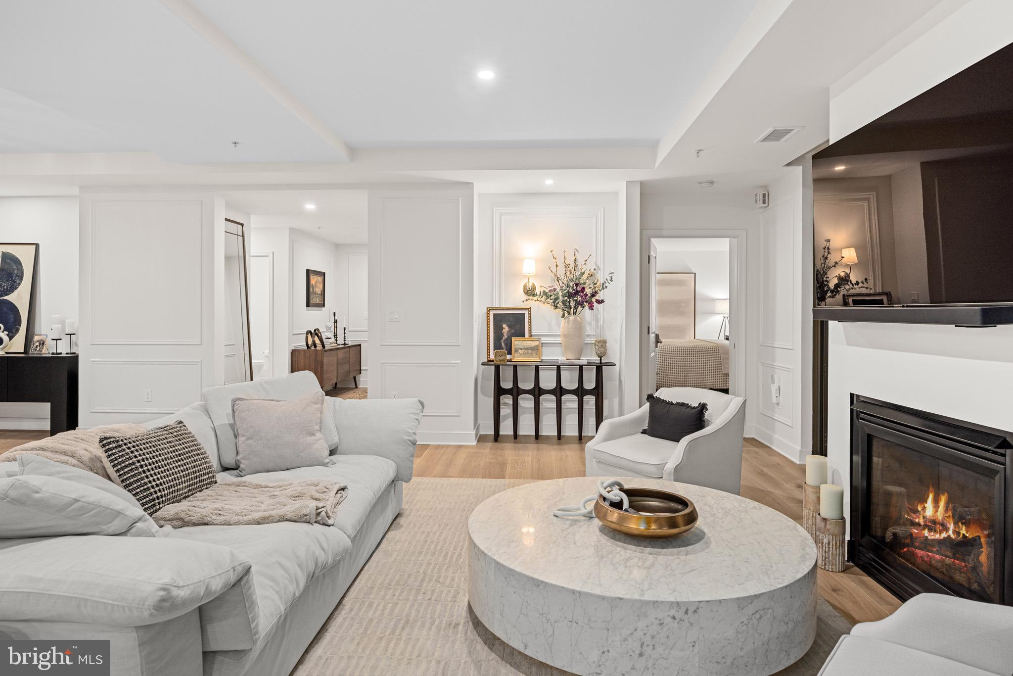 HARBOR EAST - Residential