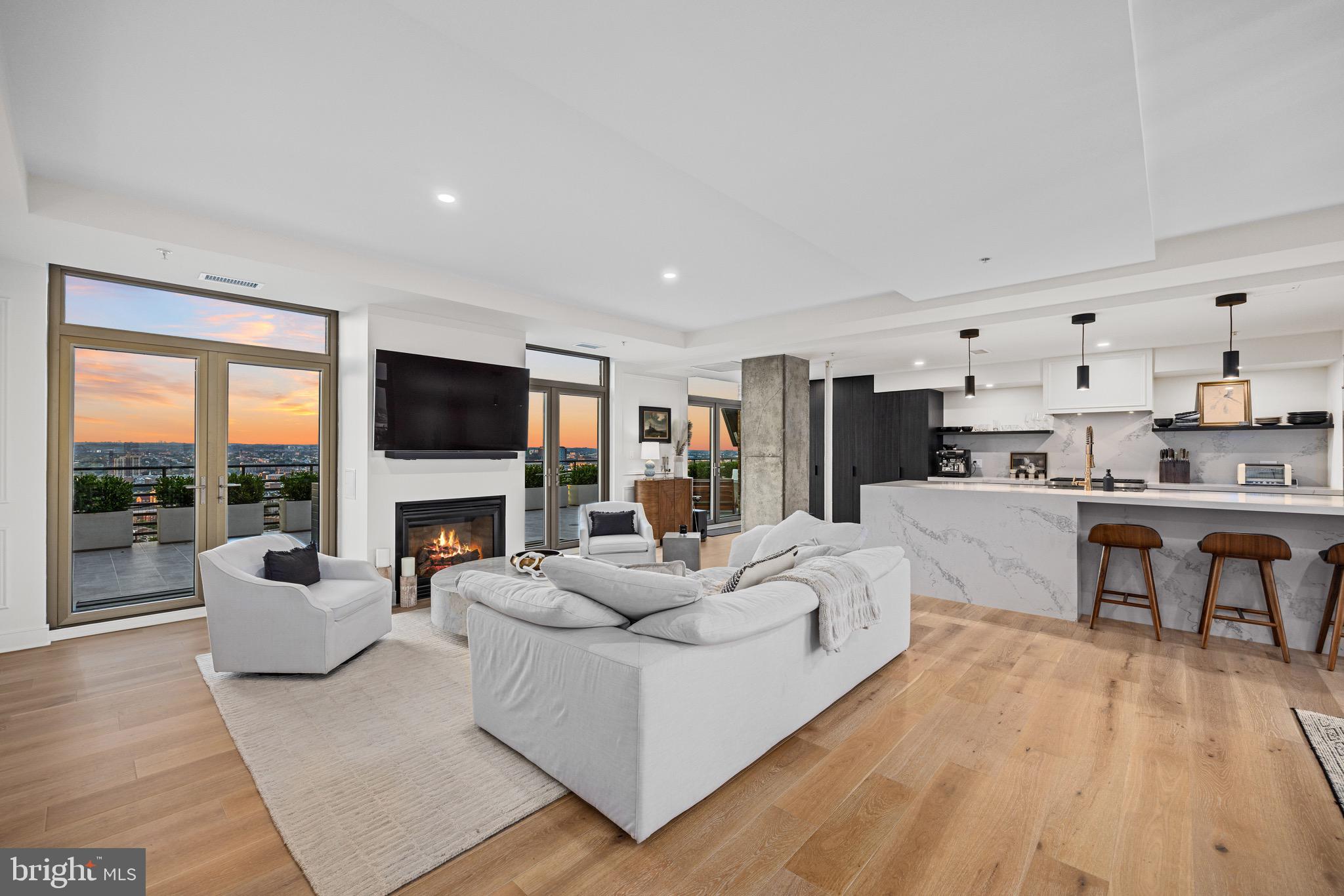 HARBOR EAST - Residential