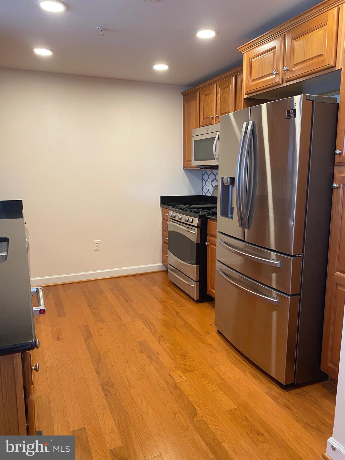 COBBLESTONE SQUARE - Residential Lease