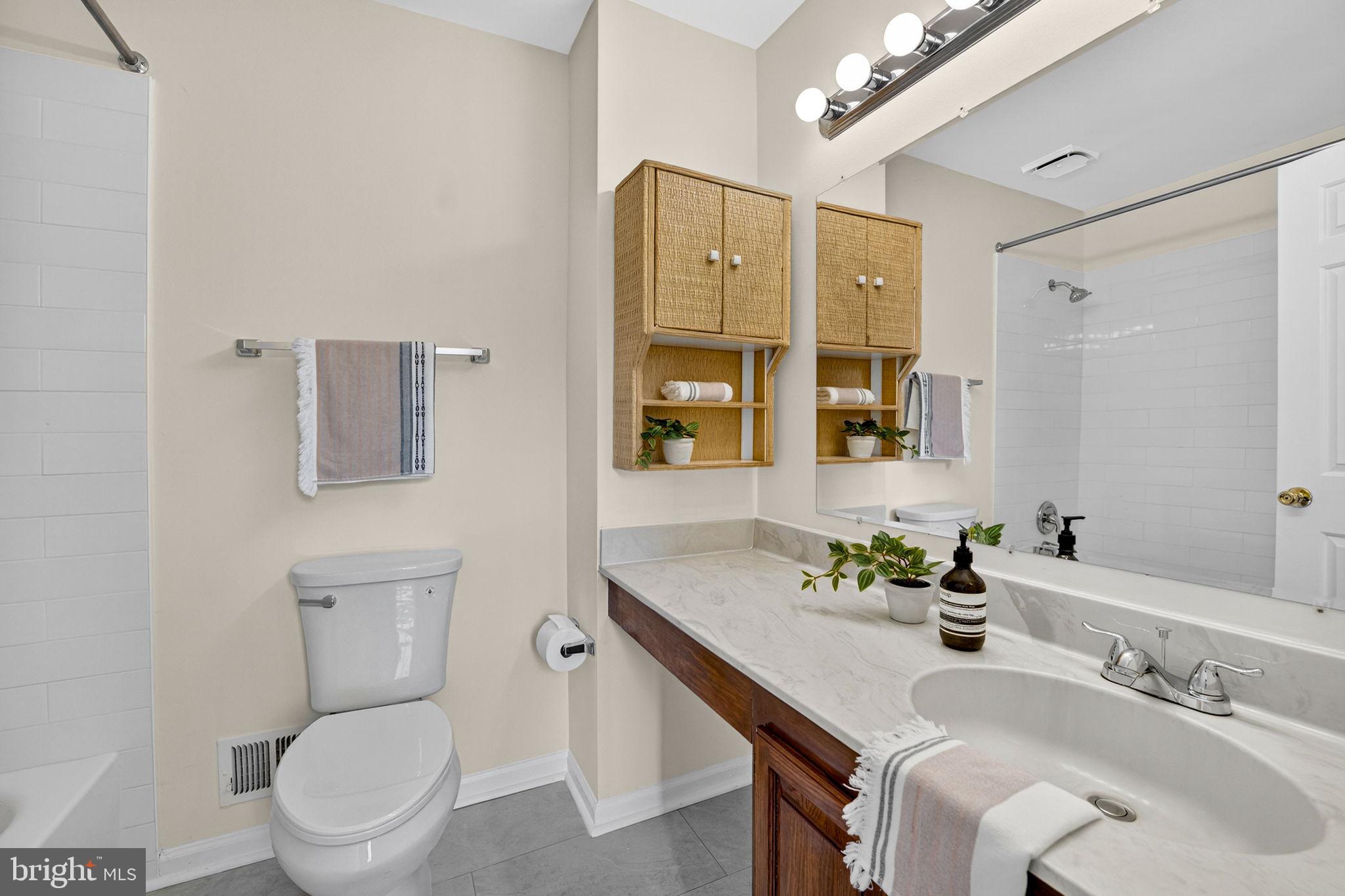 EMERALD CHASE - Residential