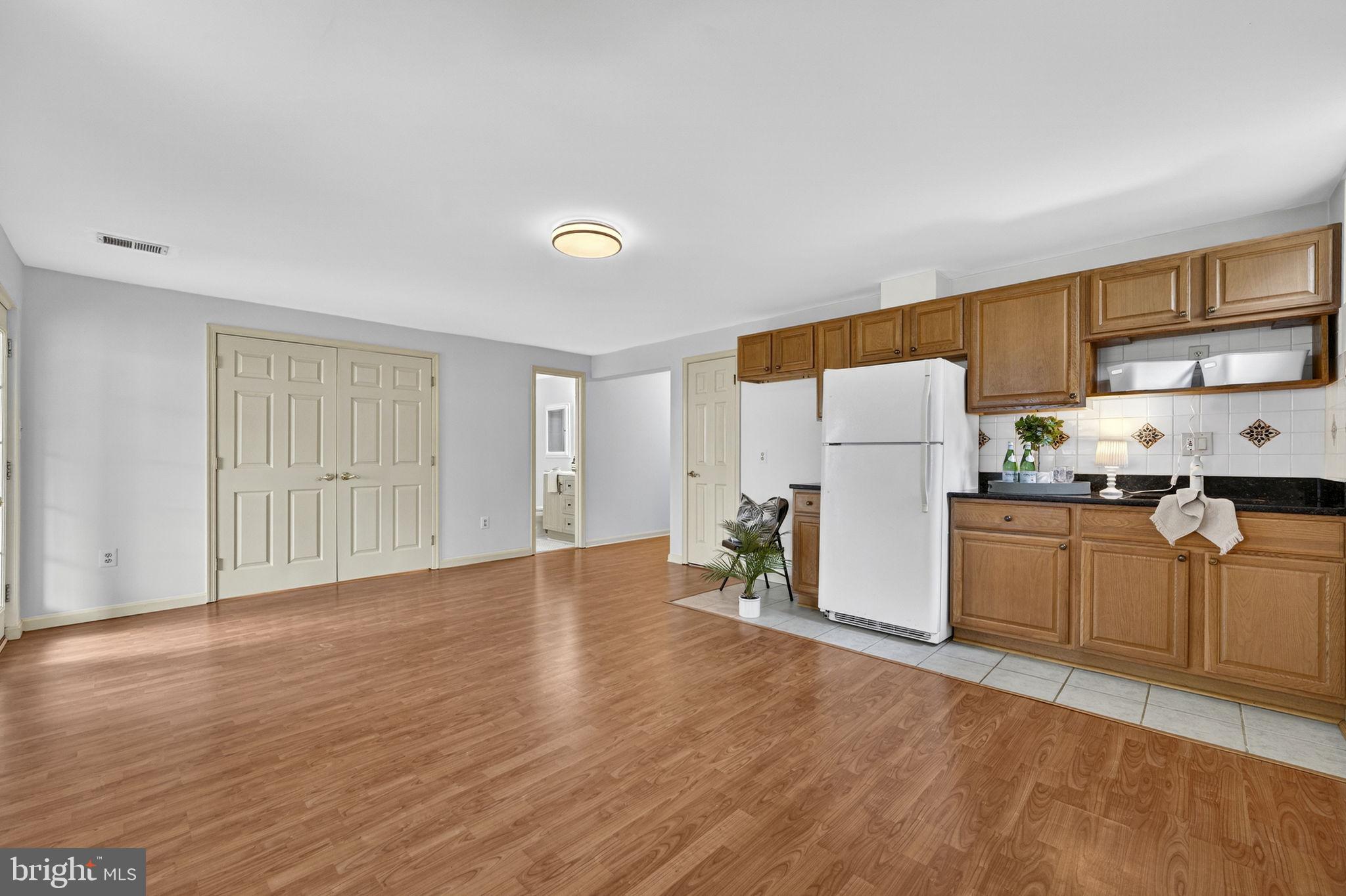 EMERALD CHASE - Residential