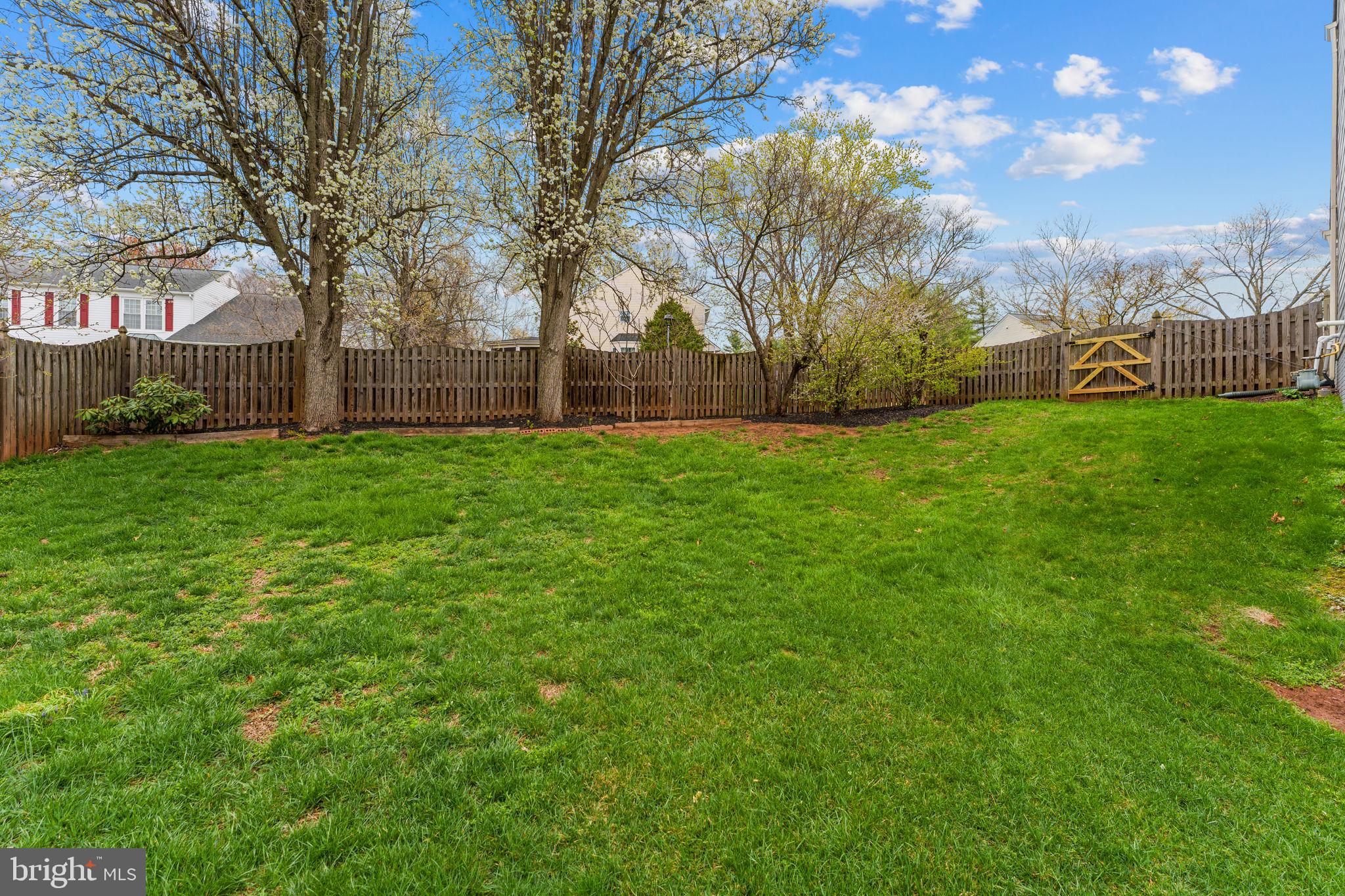 EMERALD CHASE - Residential