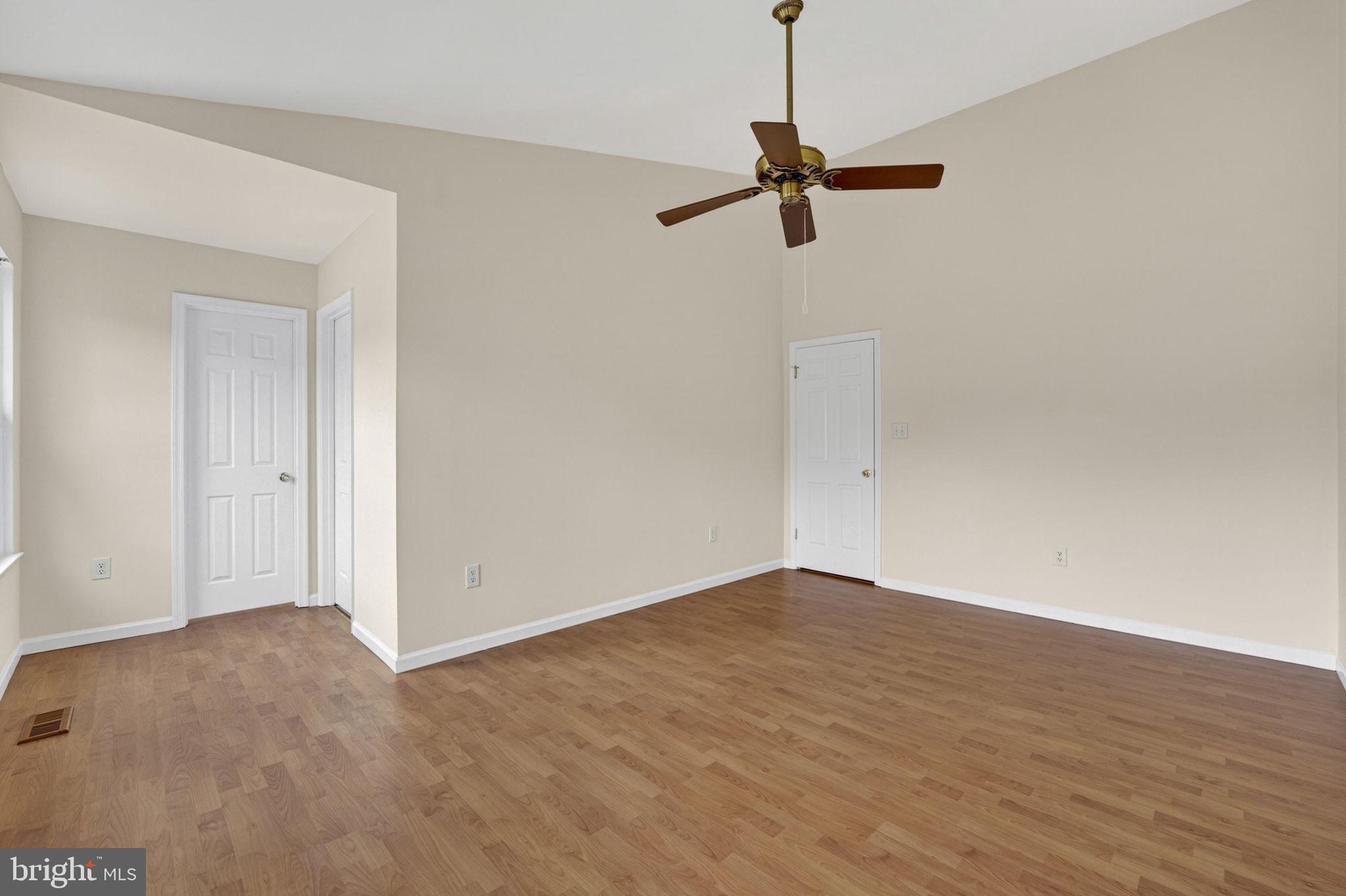 EMERALD CHASE - Residential