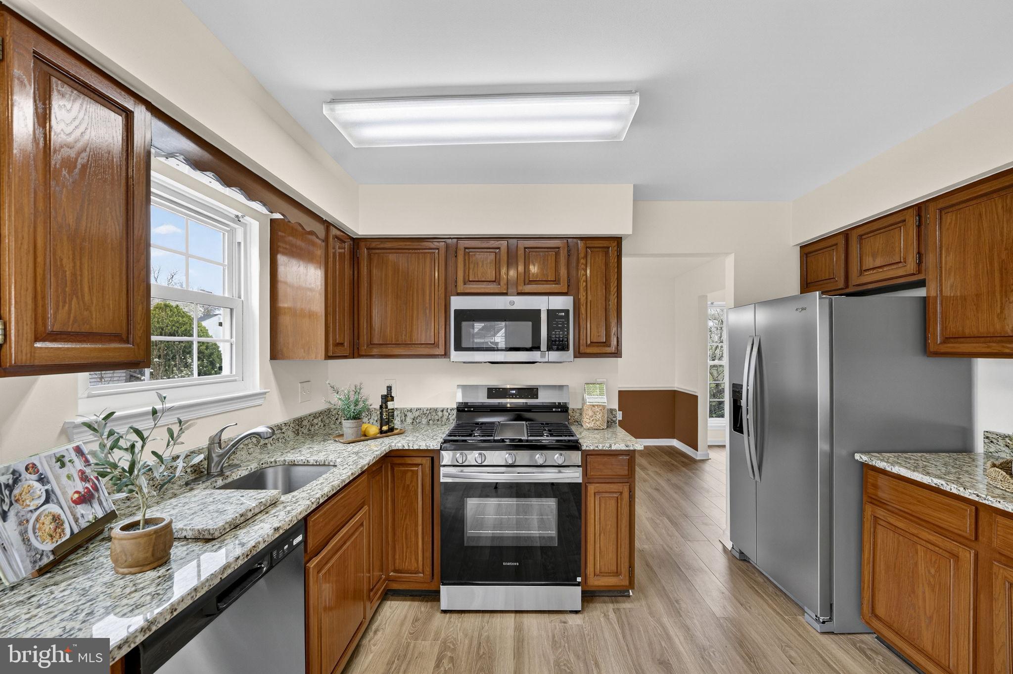 EMERALD CHASE - Residential