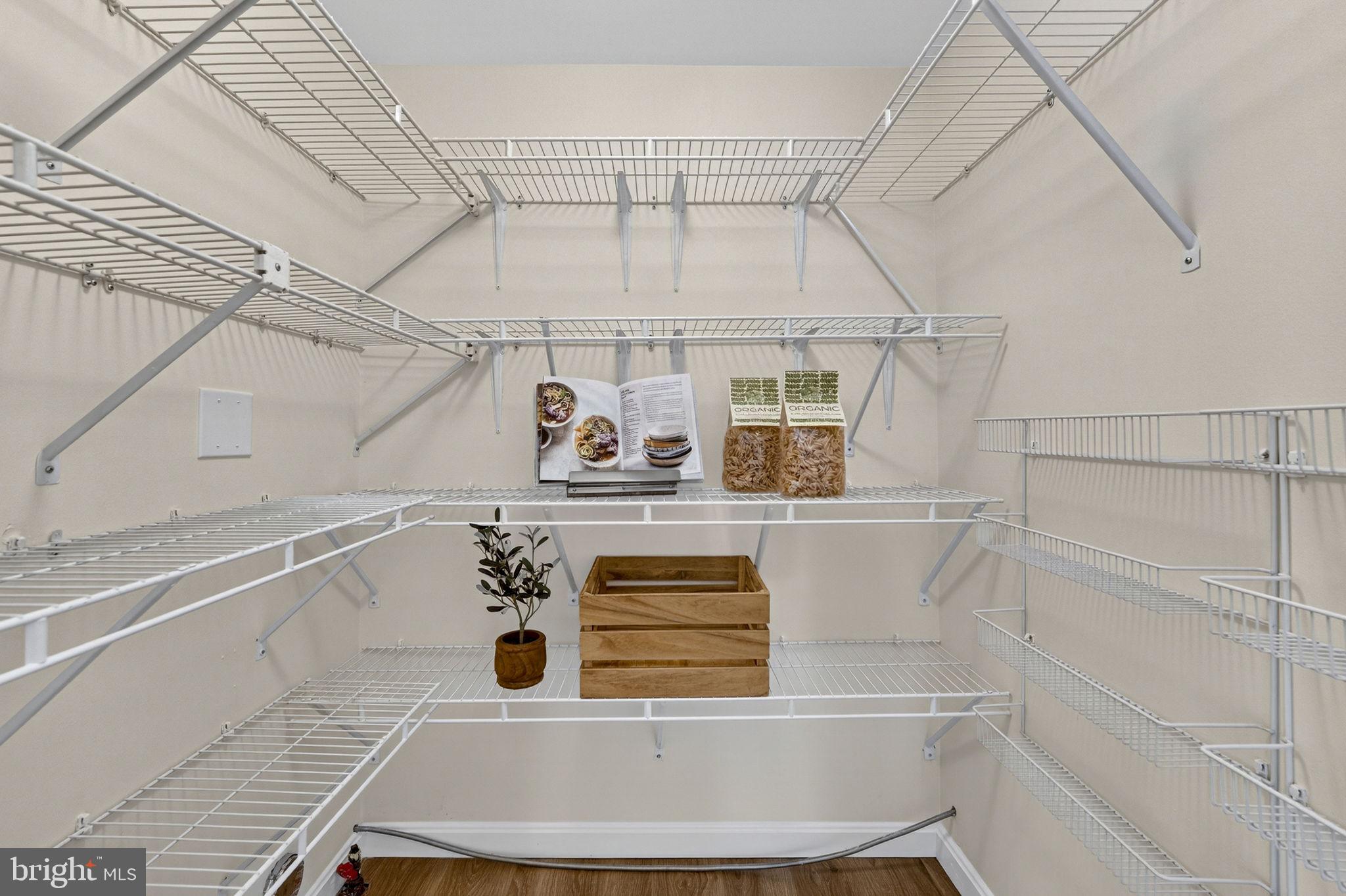 EMERALD CHASE - Residential