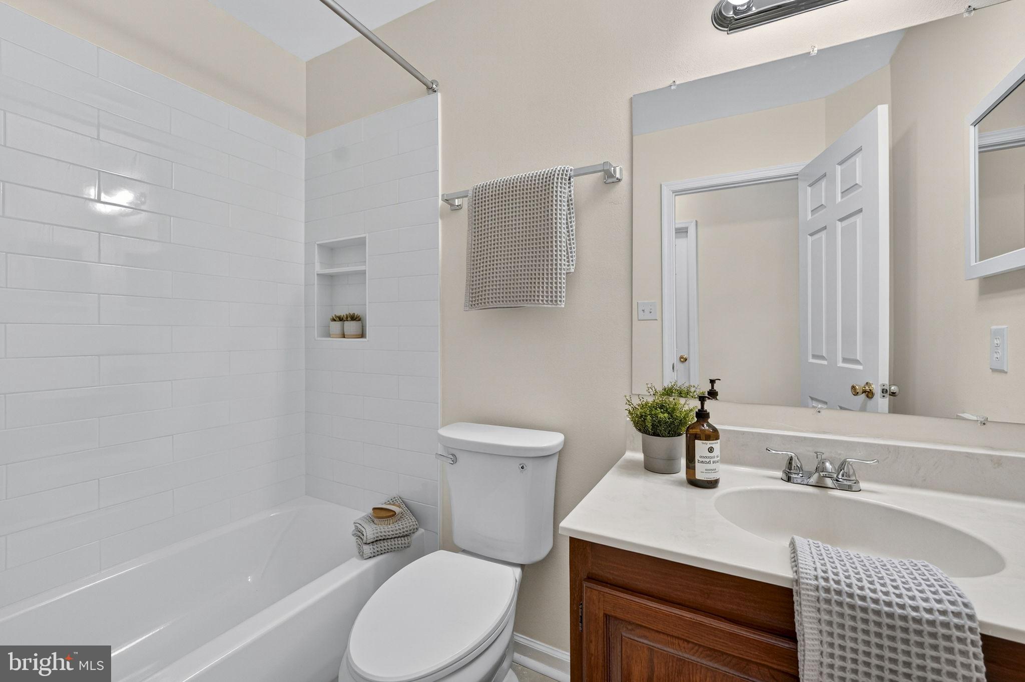 EMERALD CHASE - Residential