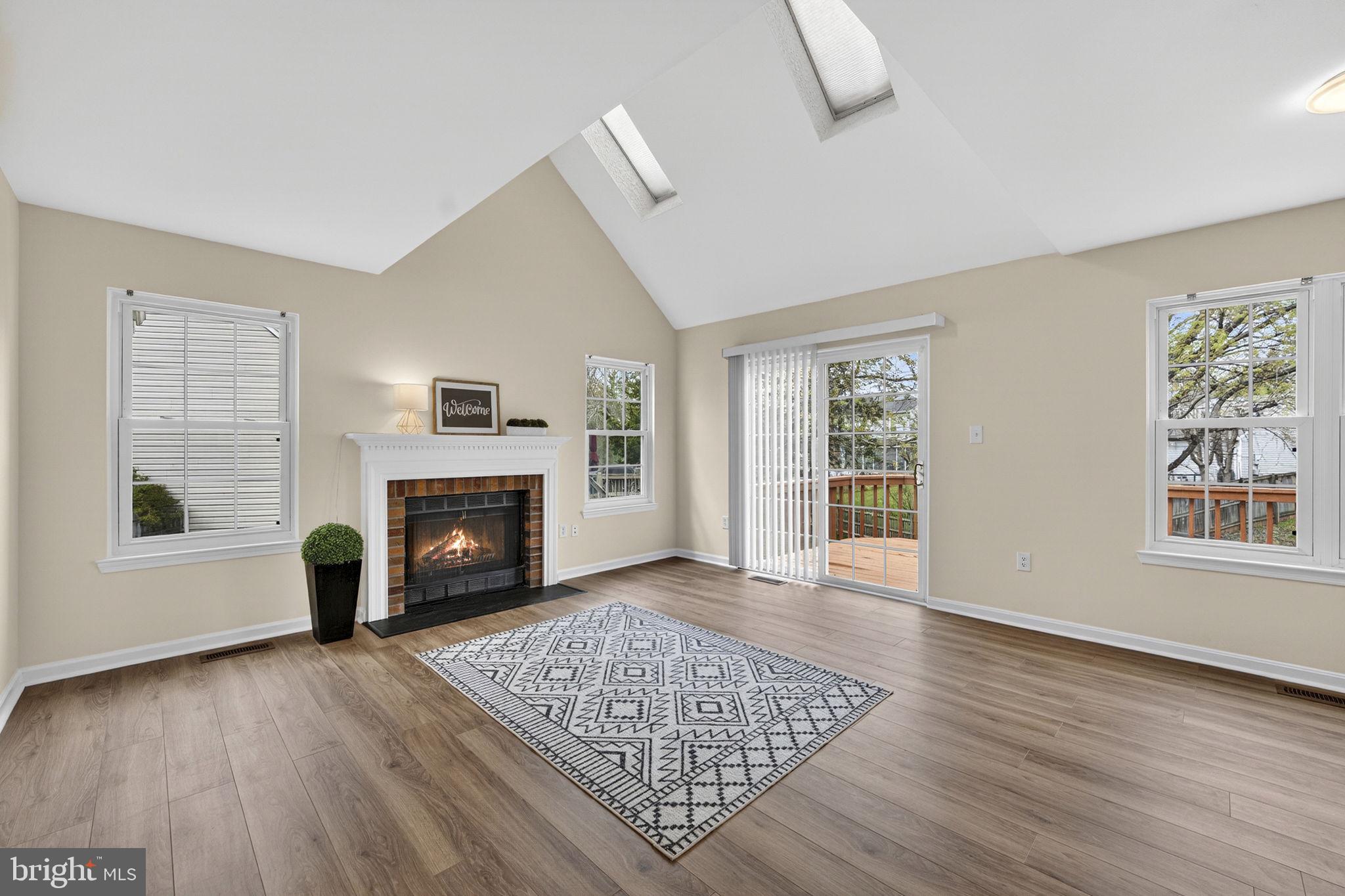 EMERALD CHASE - Residential