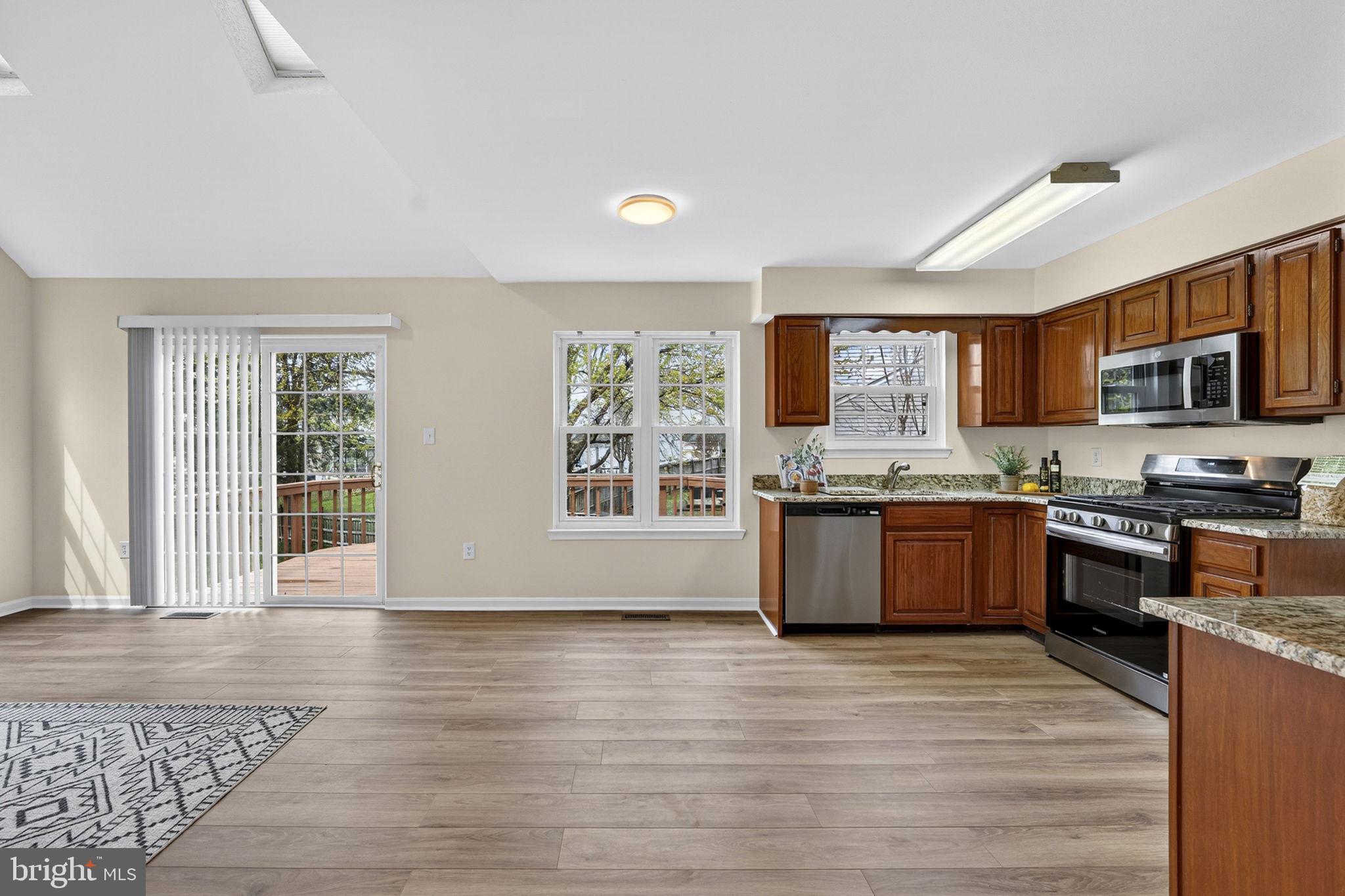 EMERALD CHASE - Residential