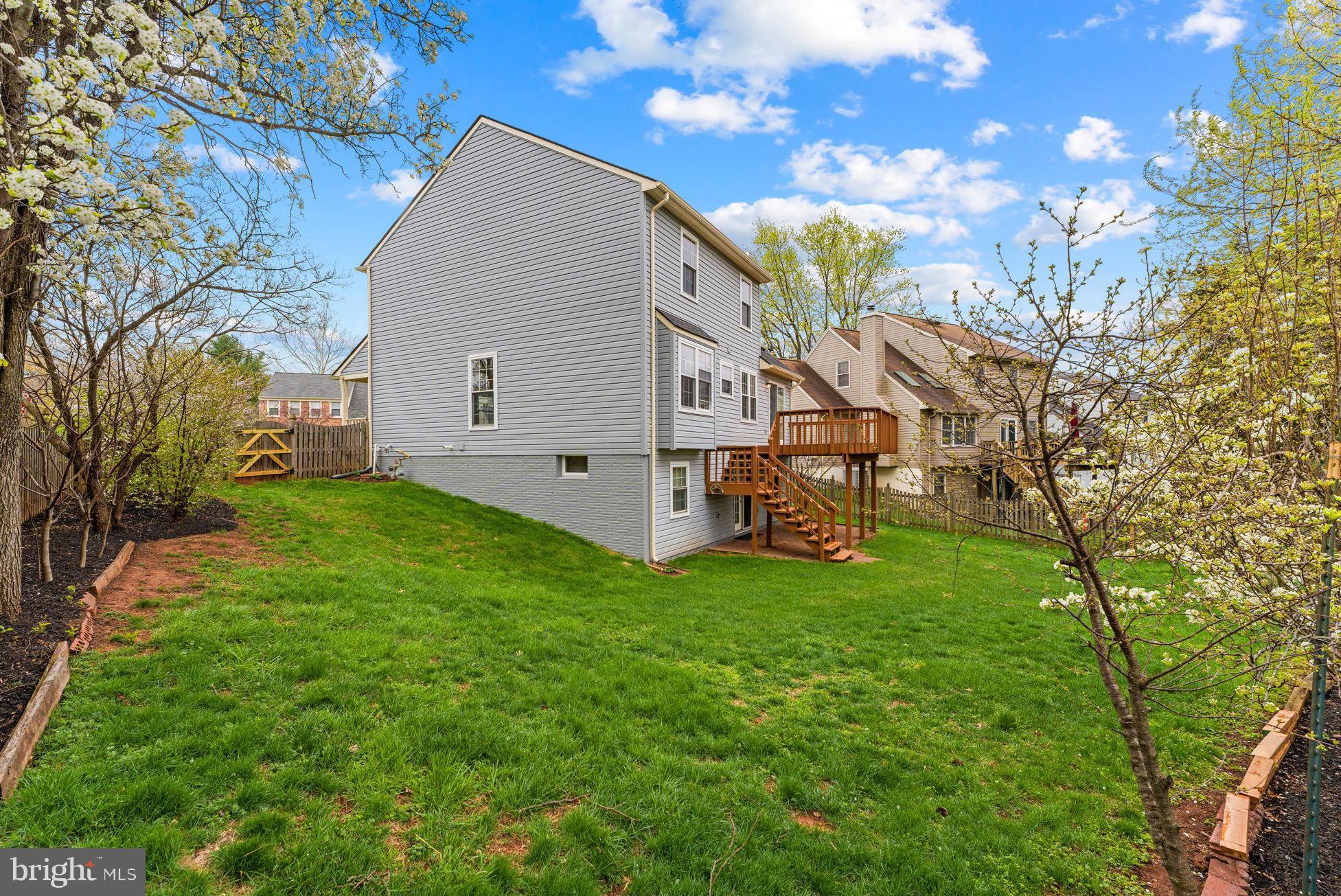 EMERALD CHASE - Residential