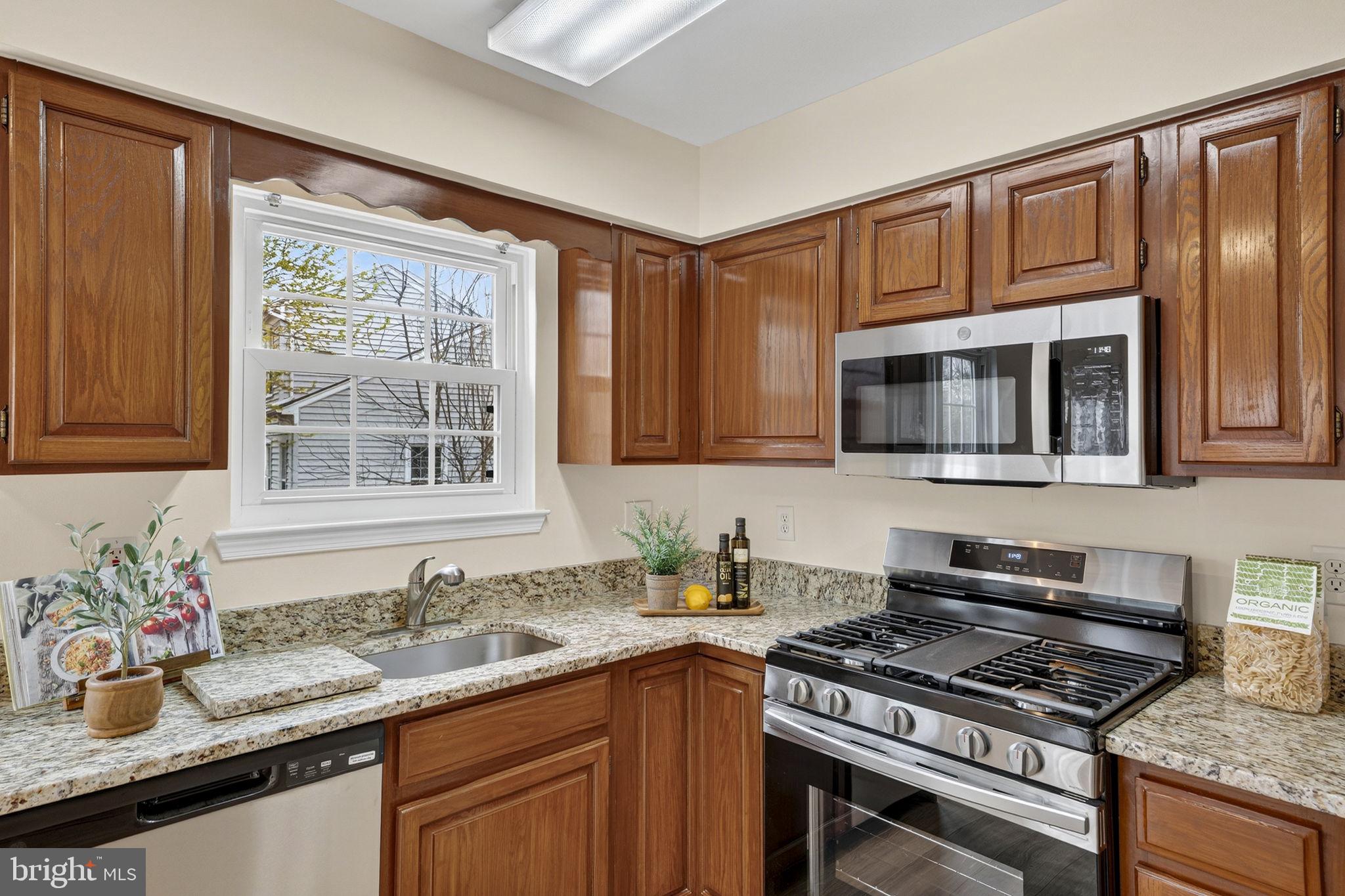 EMERALD CHASE - Residential