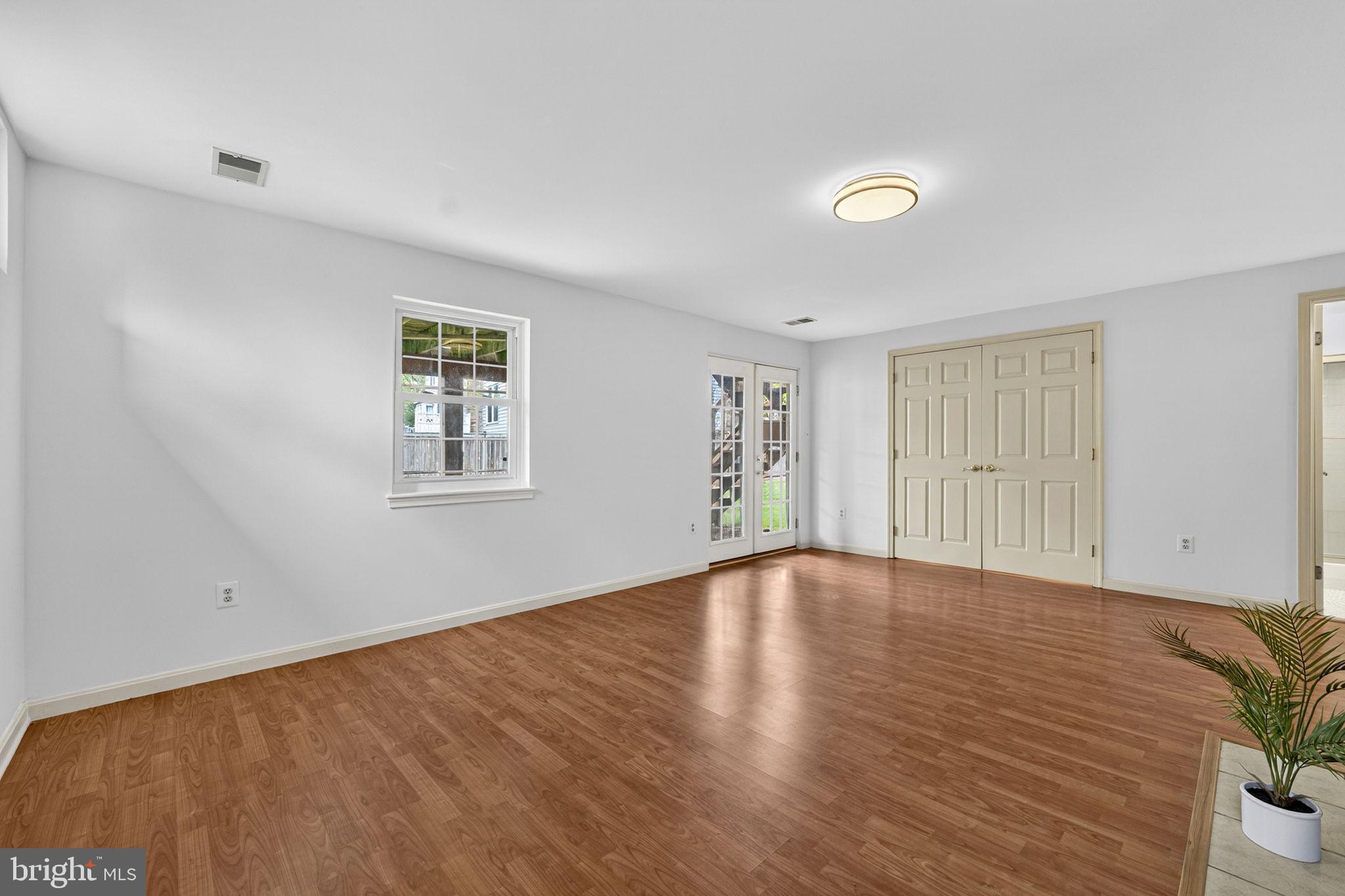 EMERALD CHASE - Residential