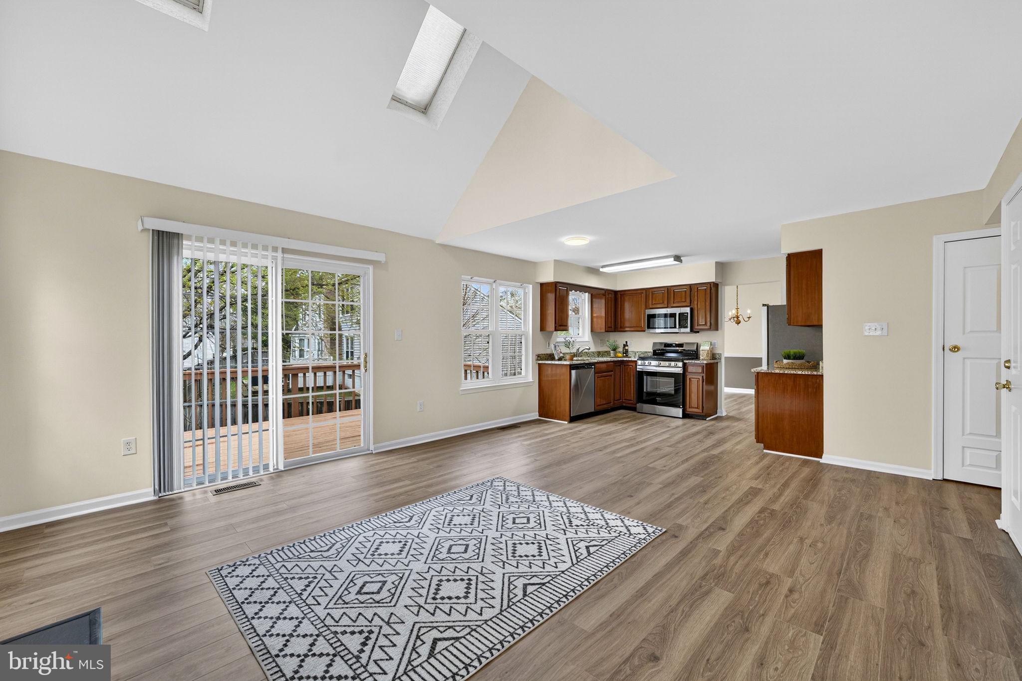 EMERALD CHASE - Residential