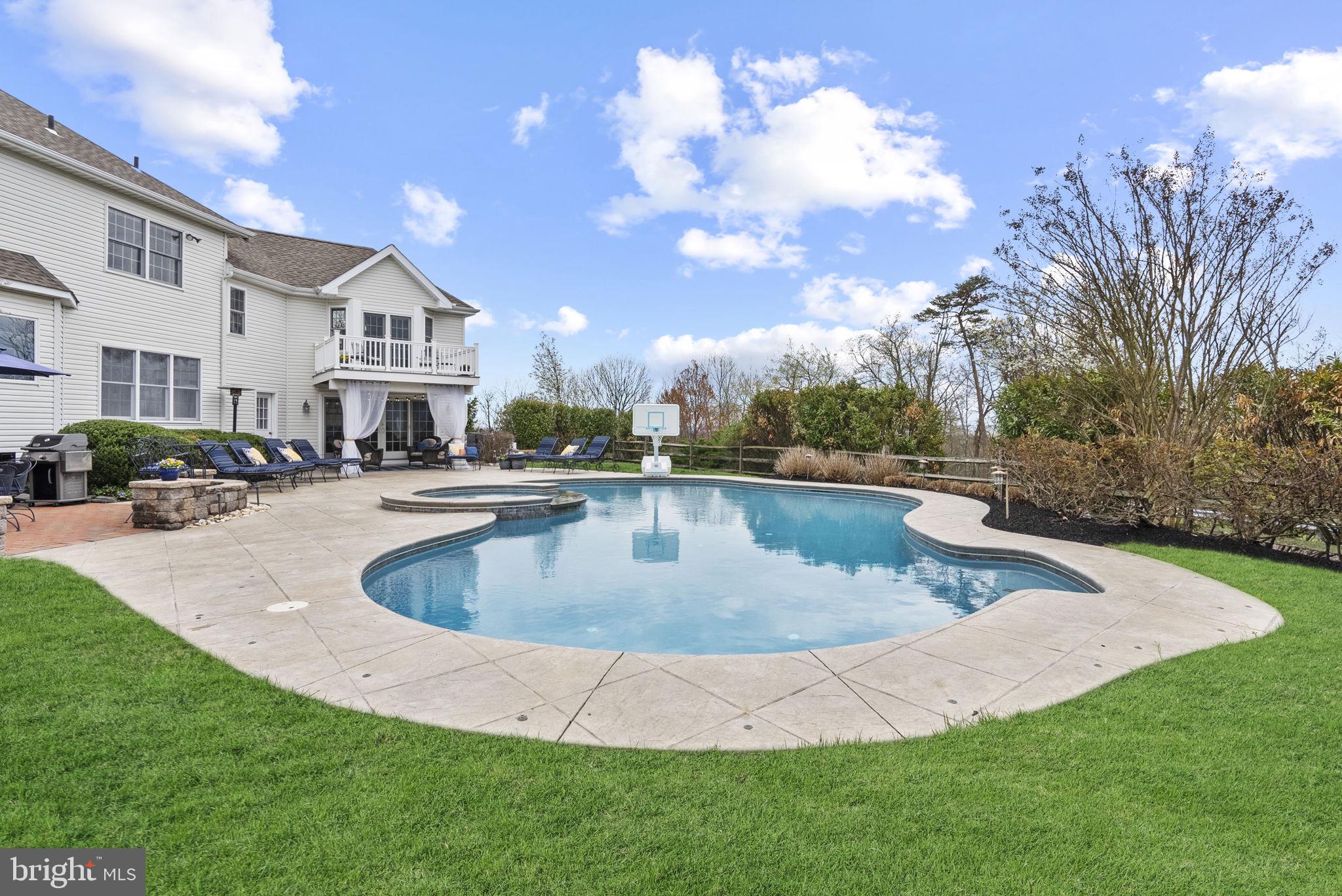 PROVIDENCE OAKS - Residential