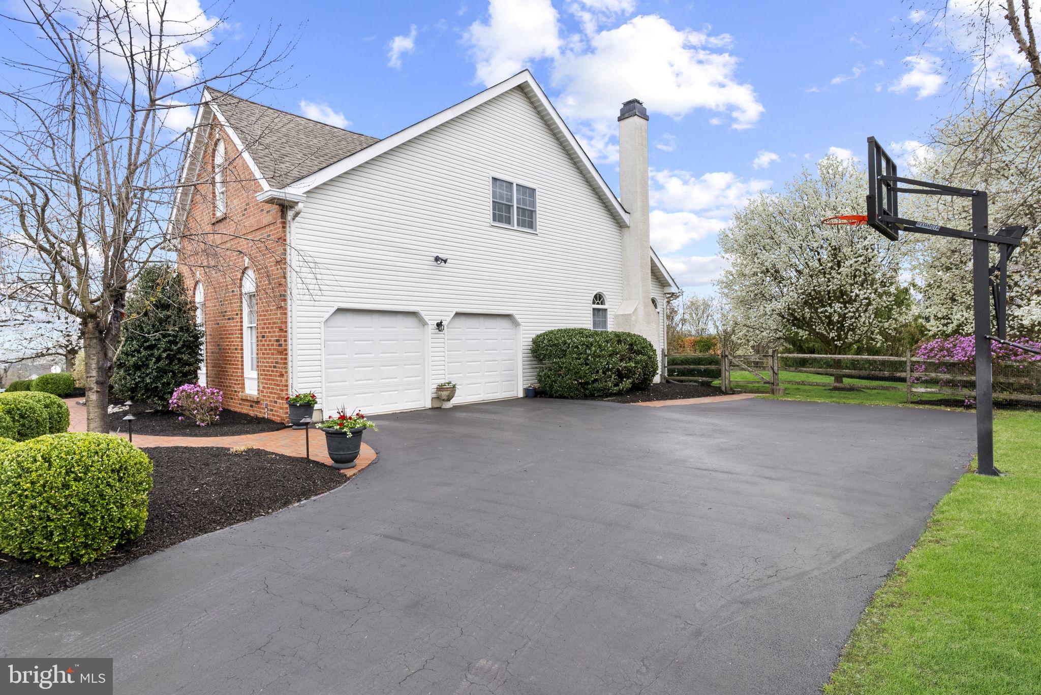 PROVIDENCE OAKS - Residential