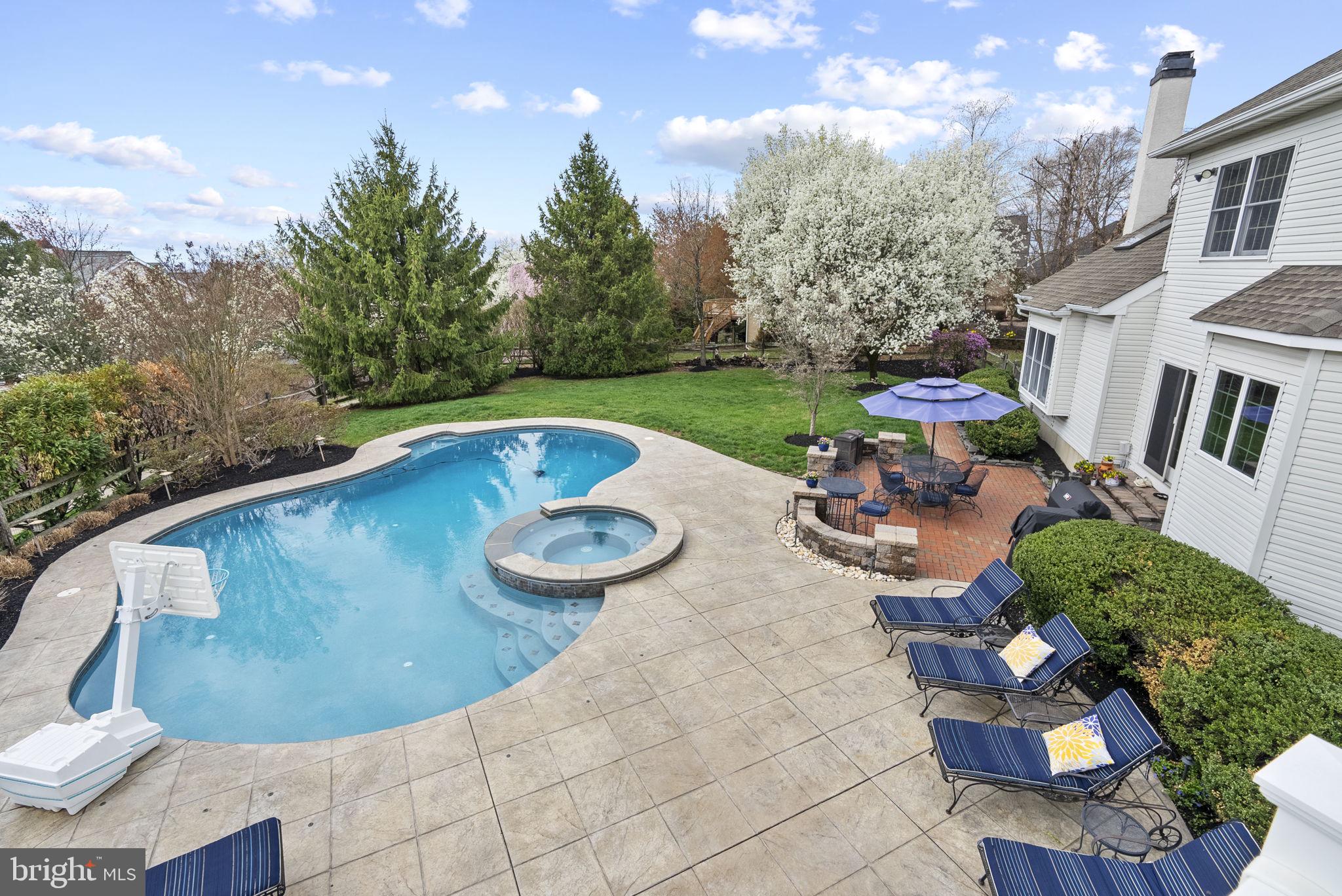 PROVIDENCE OAKS - Residential