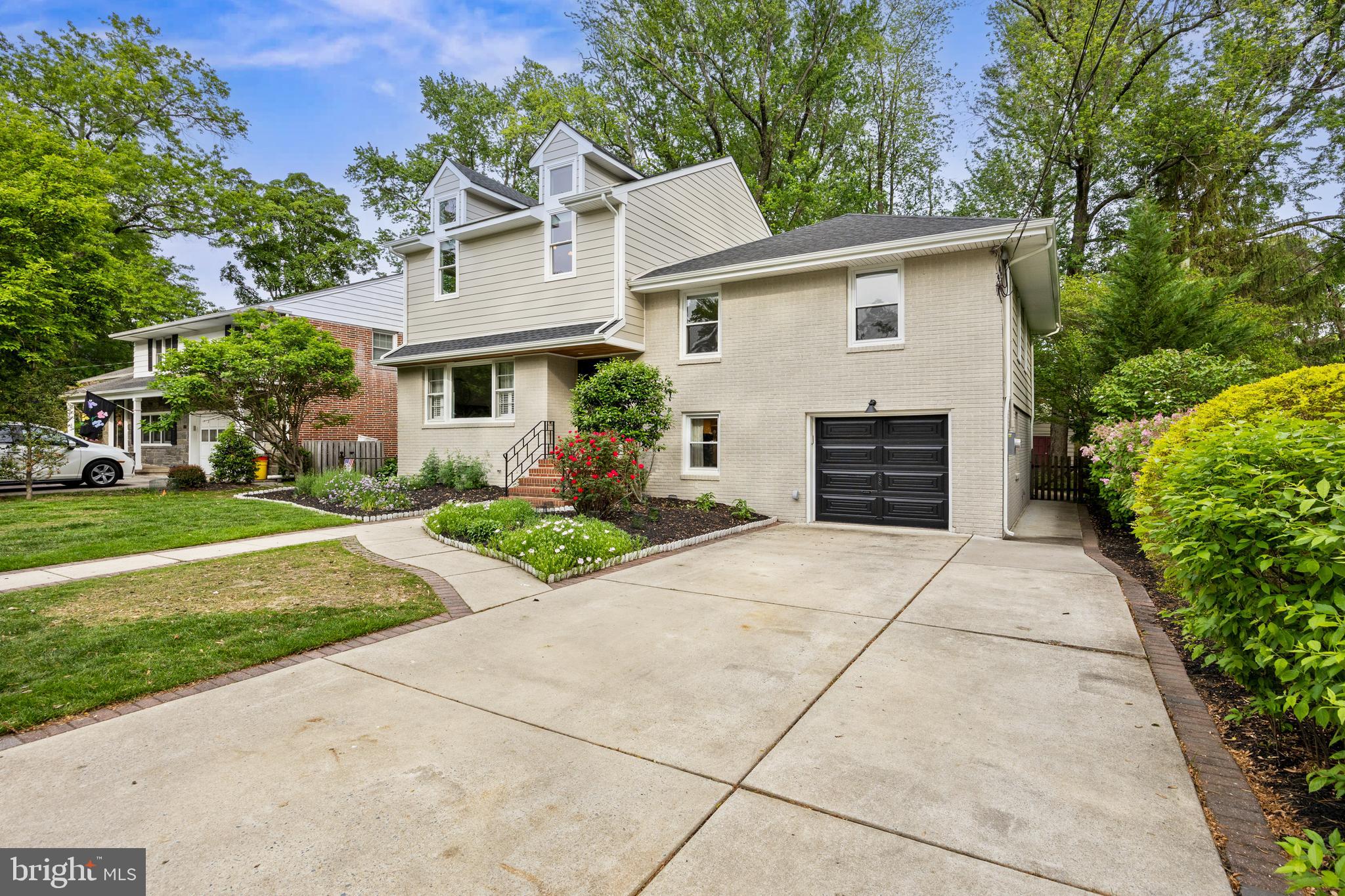 208 HAZEL AVENUE