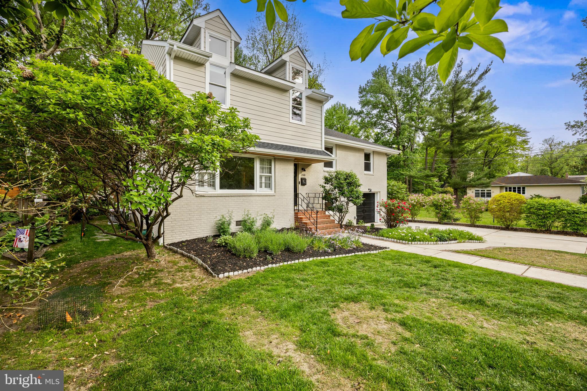208 HAZEL AVENUE