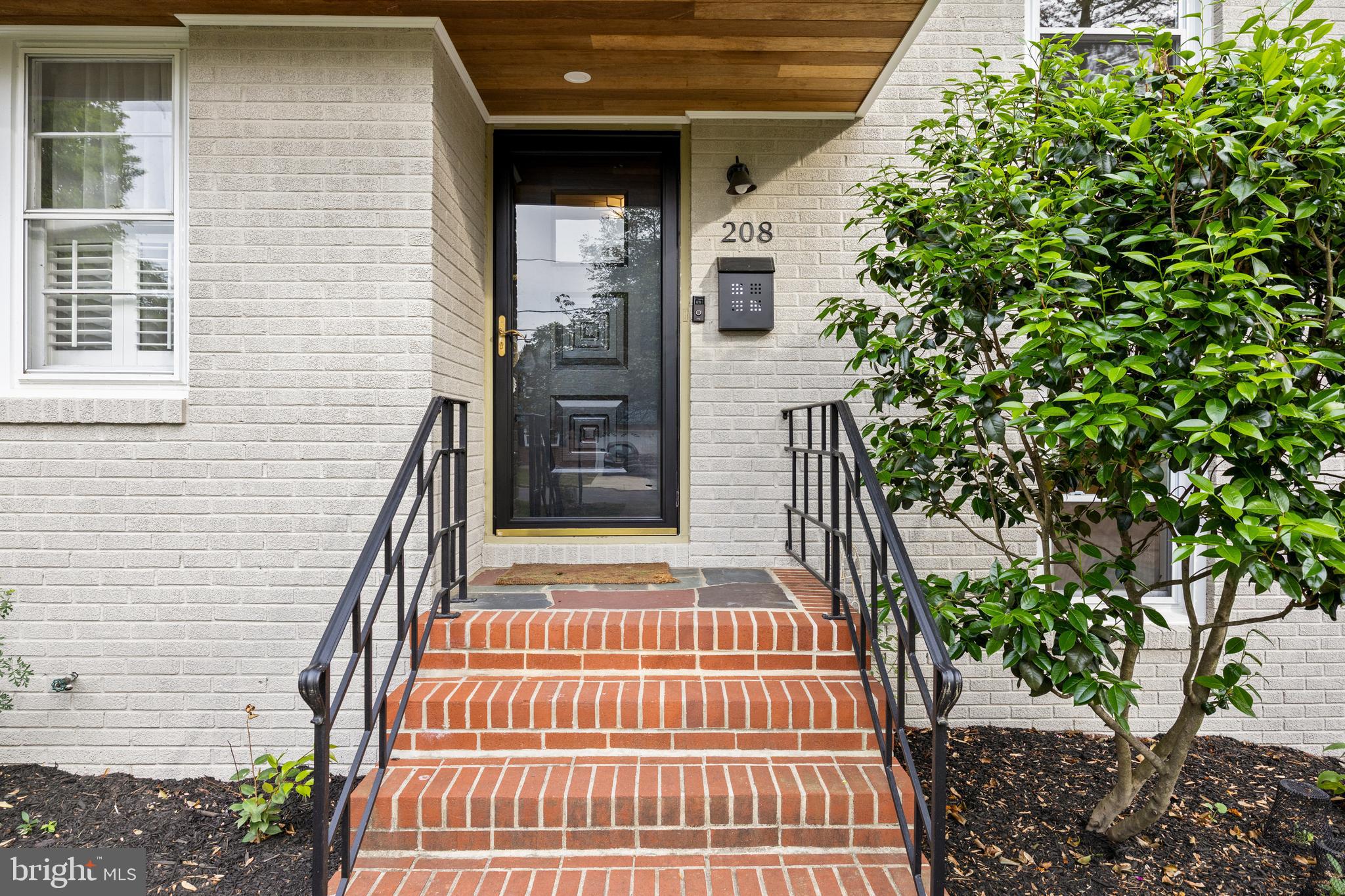 208 HAZEL AVENUE