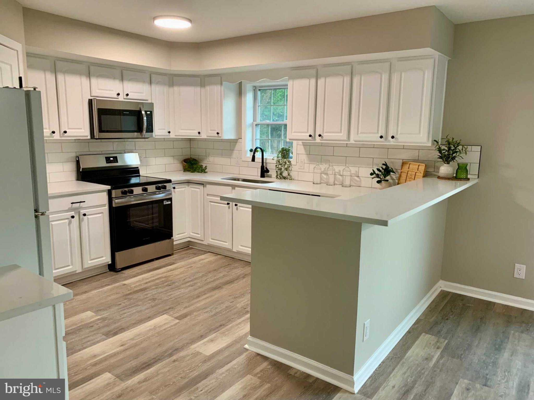 COUNTRY MEADOWS - Residential