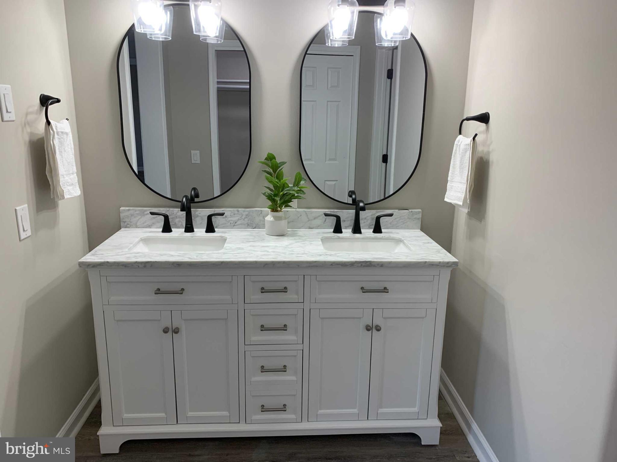 COUNTRY MEADOWS - Residential