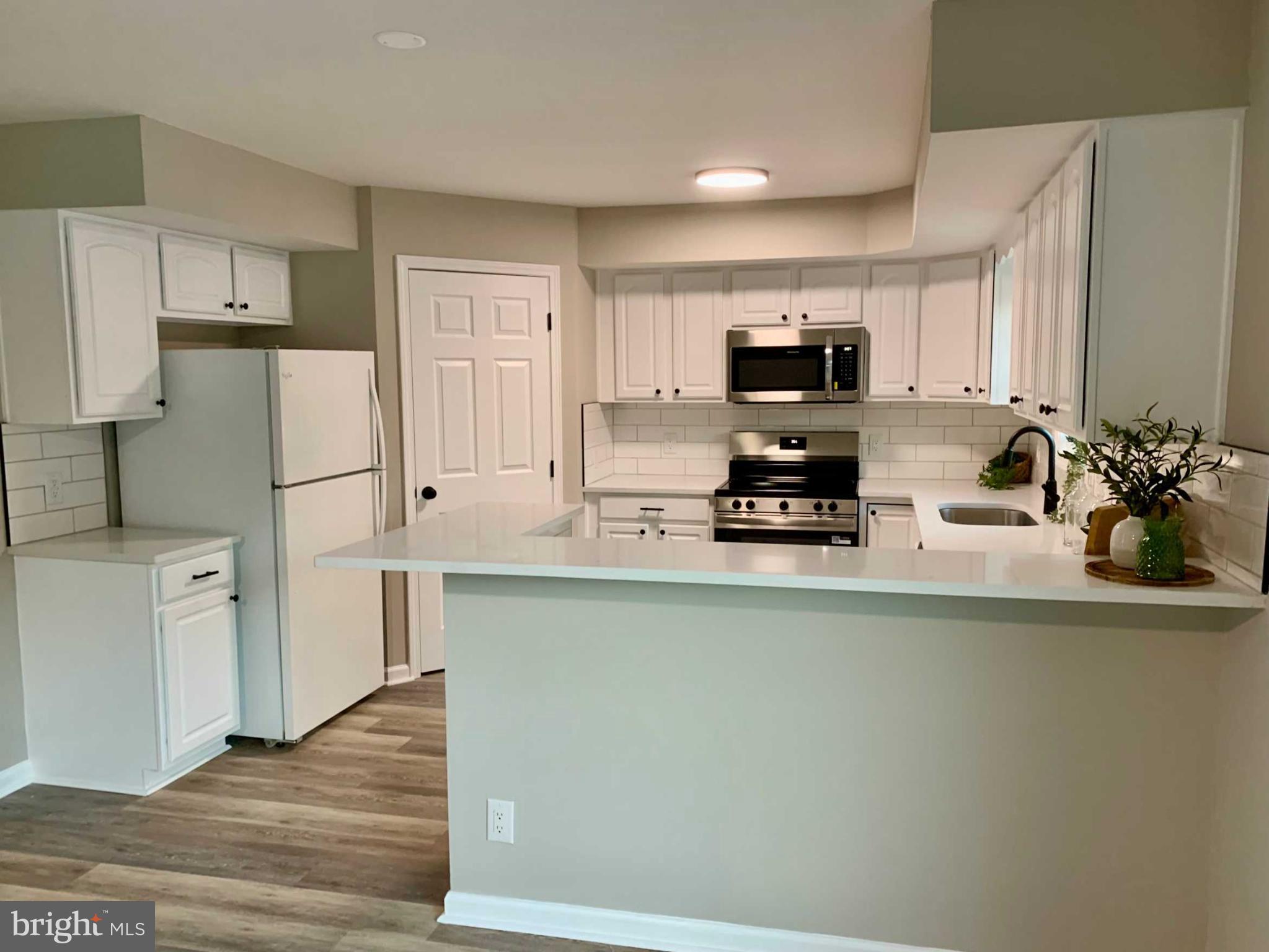 COUNTRY MEADOWS - Residential