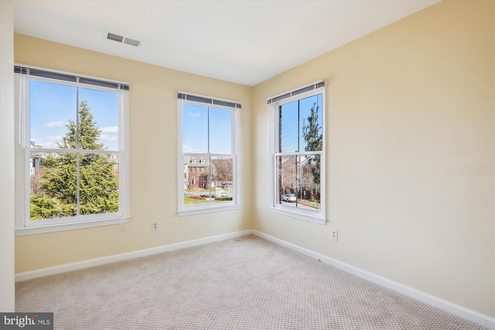 KING FARM WATKINS POND - Residential