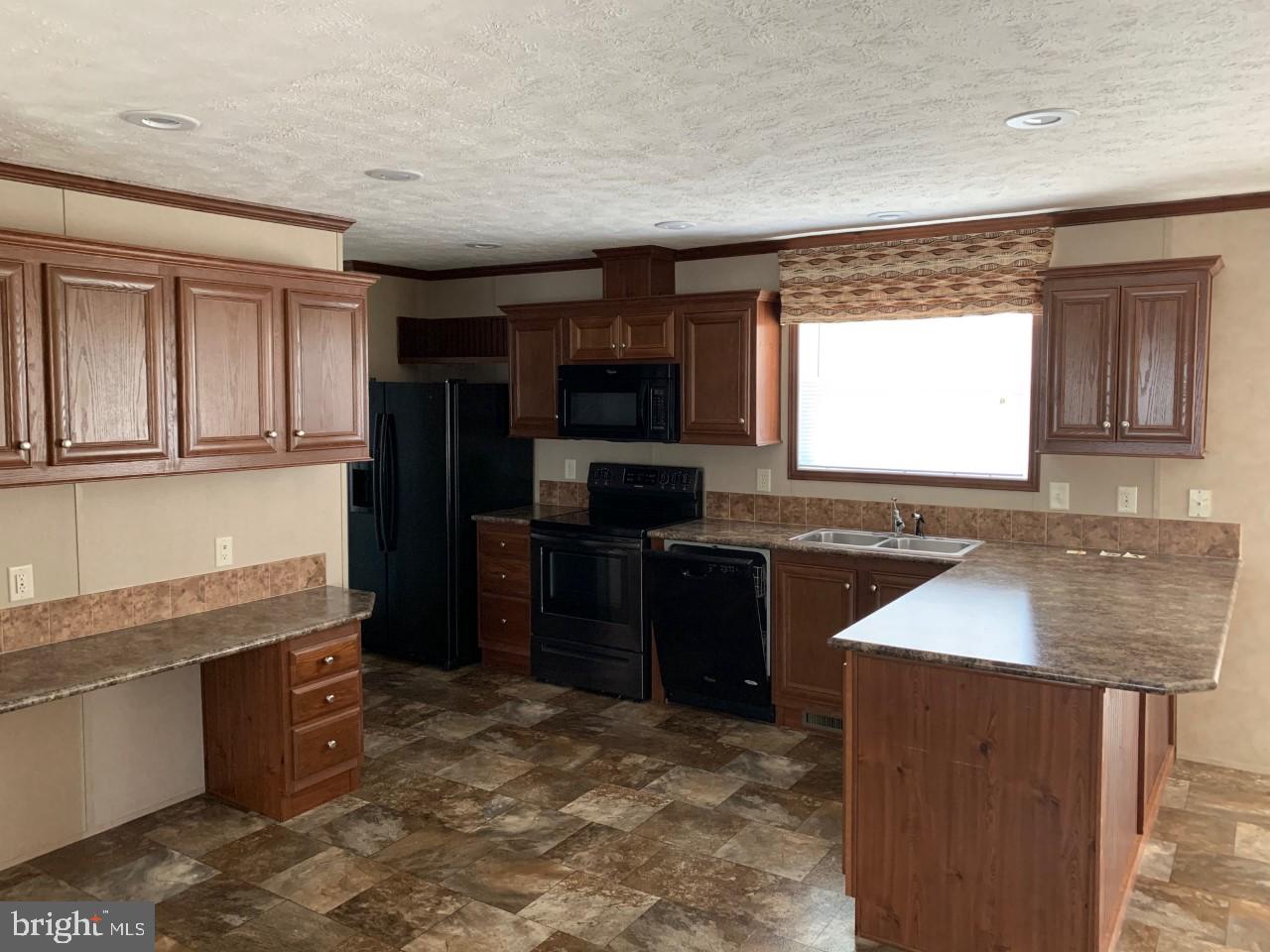 REGENCY LAKES - Residential Lease