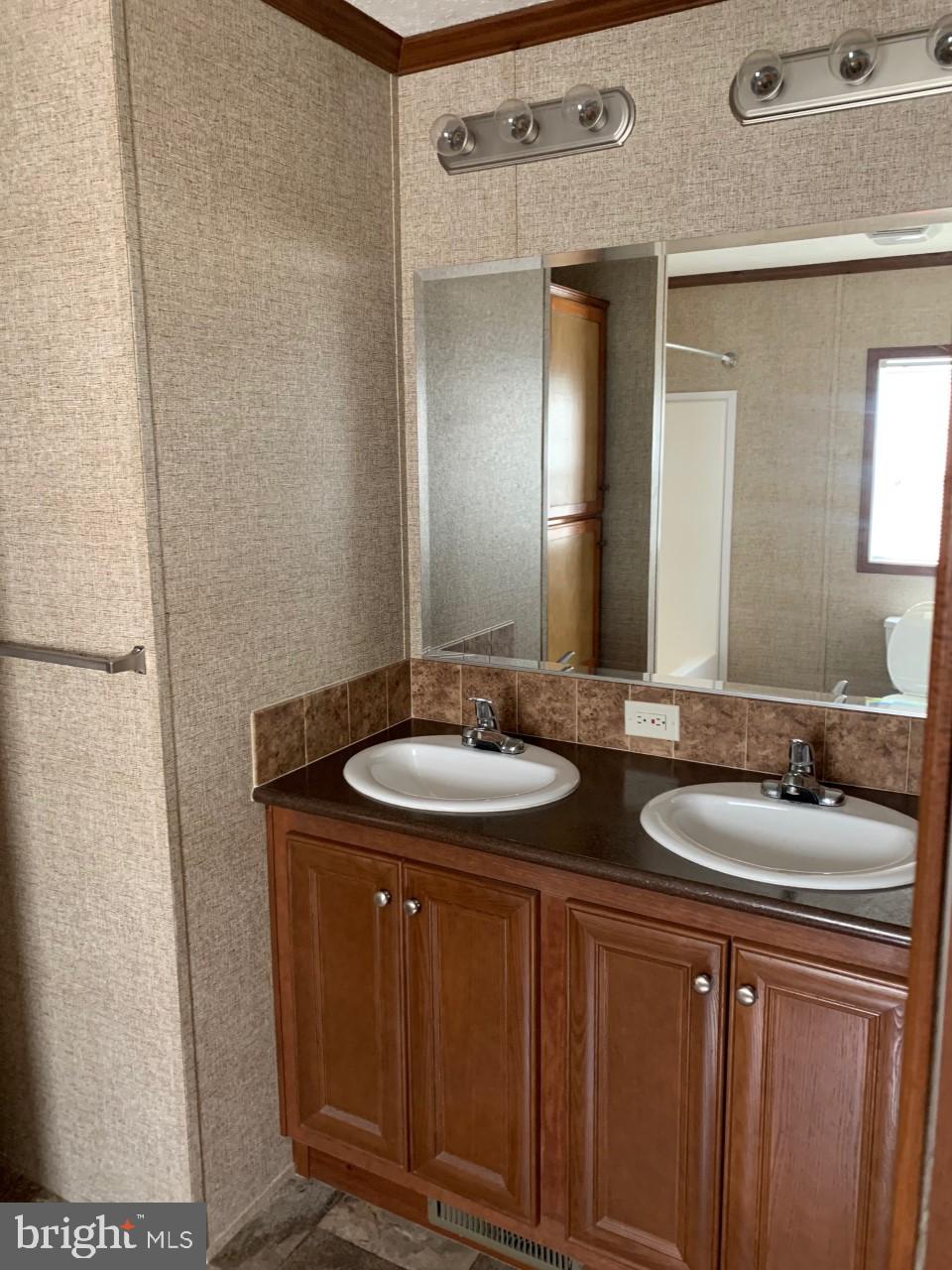 REGENCY LAKES - Residential Lease