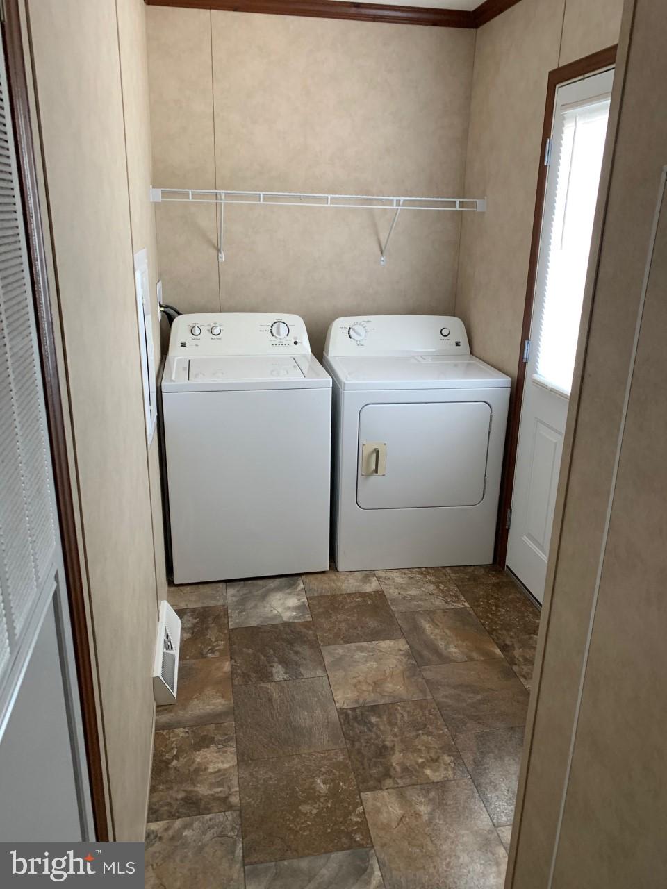 REGENCY LAKES - Residential Lease