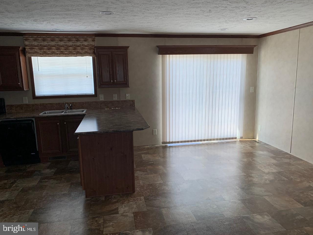 REGENCY LAKES - Residential Lease