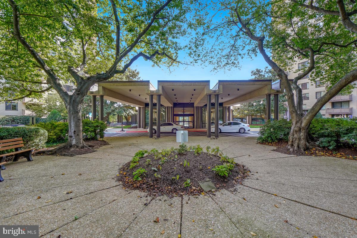 5225 POOKS HILL ROAD 426S