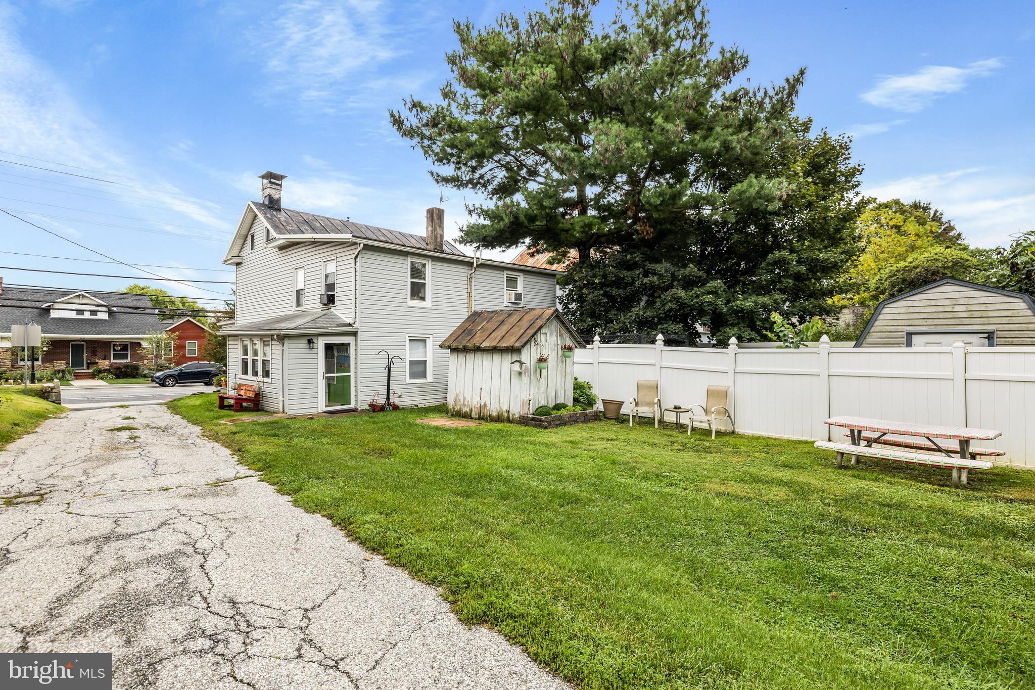 HAMPSTEAD - Residential