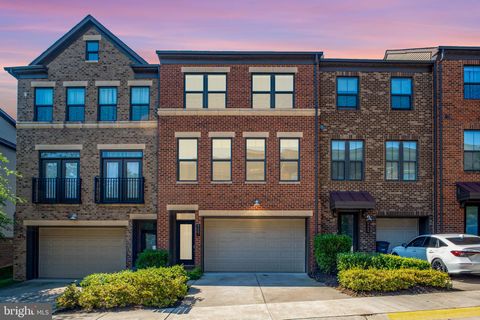 Photo of 9257 Wood Violet Court, FAIRFAX, VA 22031 (MLS # VAFX2311144)