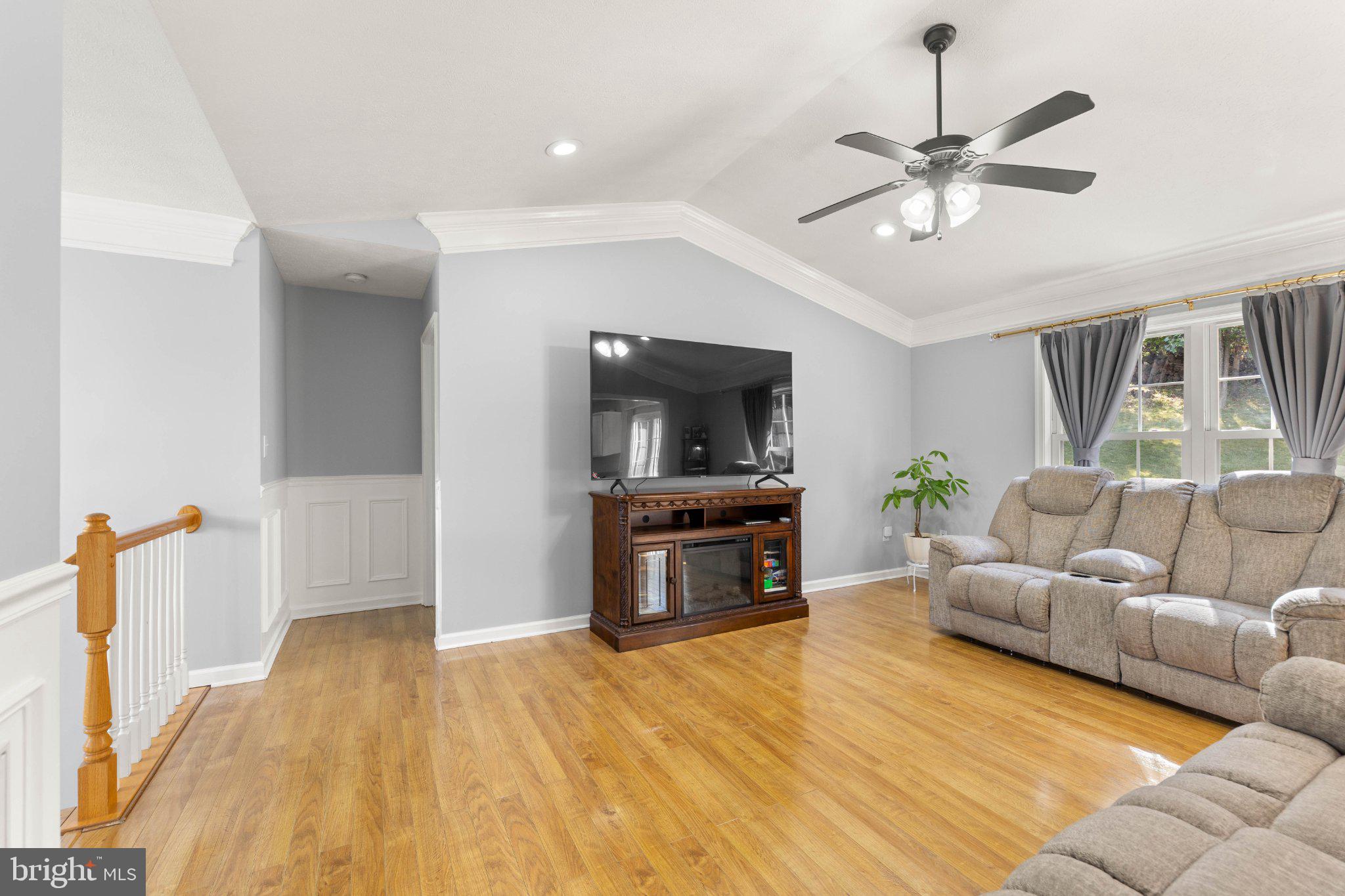 605 CEDAR COURT